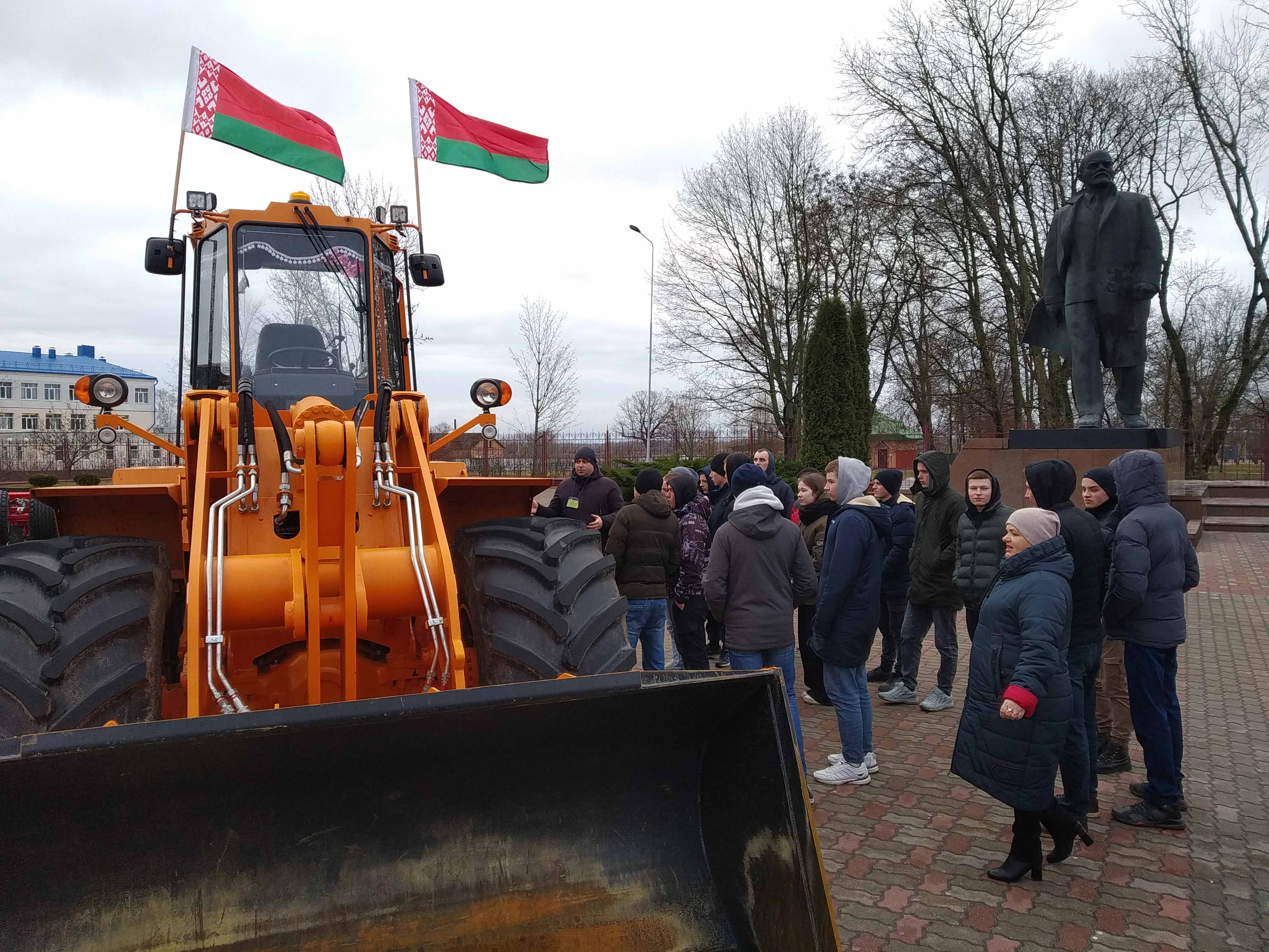 Выставка сельскохозяйственной техники района фото 4