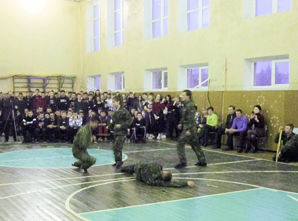 Показательное выступление военно-патриотического объединения Армеец