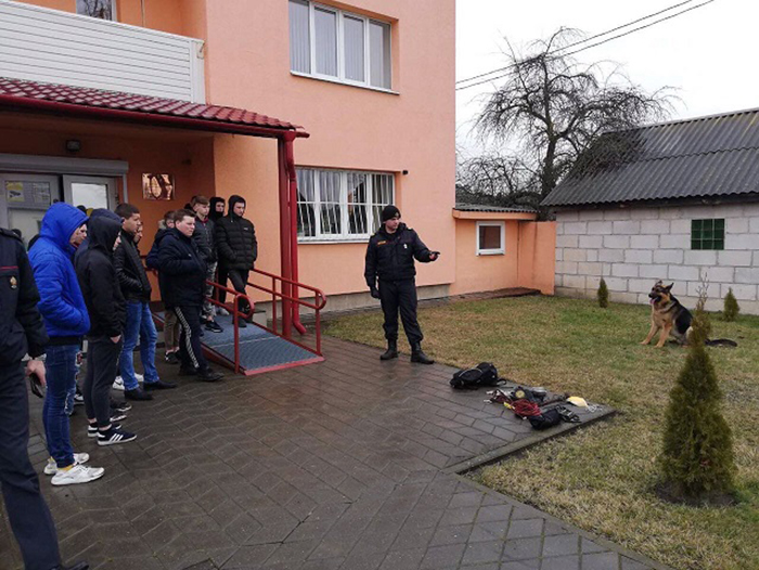 Экскурсия в отдел департамента охраны фото 2