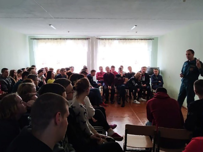 Встреча с представителем МЧС на тему Не прожигай свою жизнь фото 1