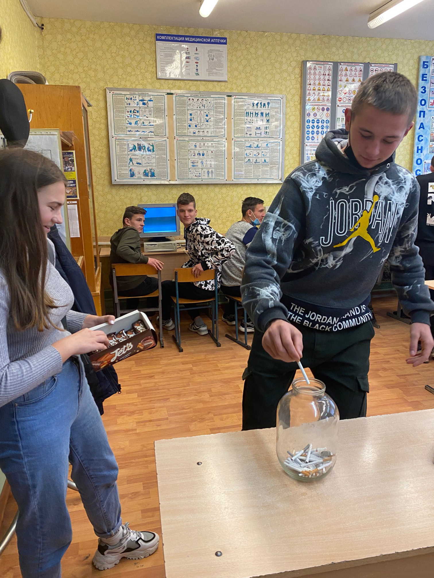 Акция Меняю сигарету на конфету фото 5