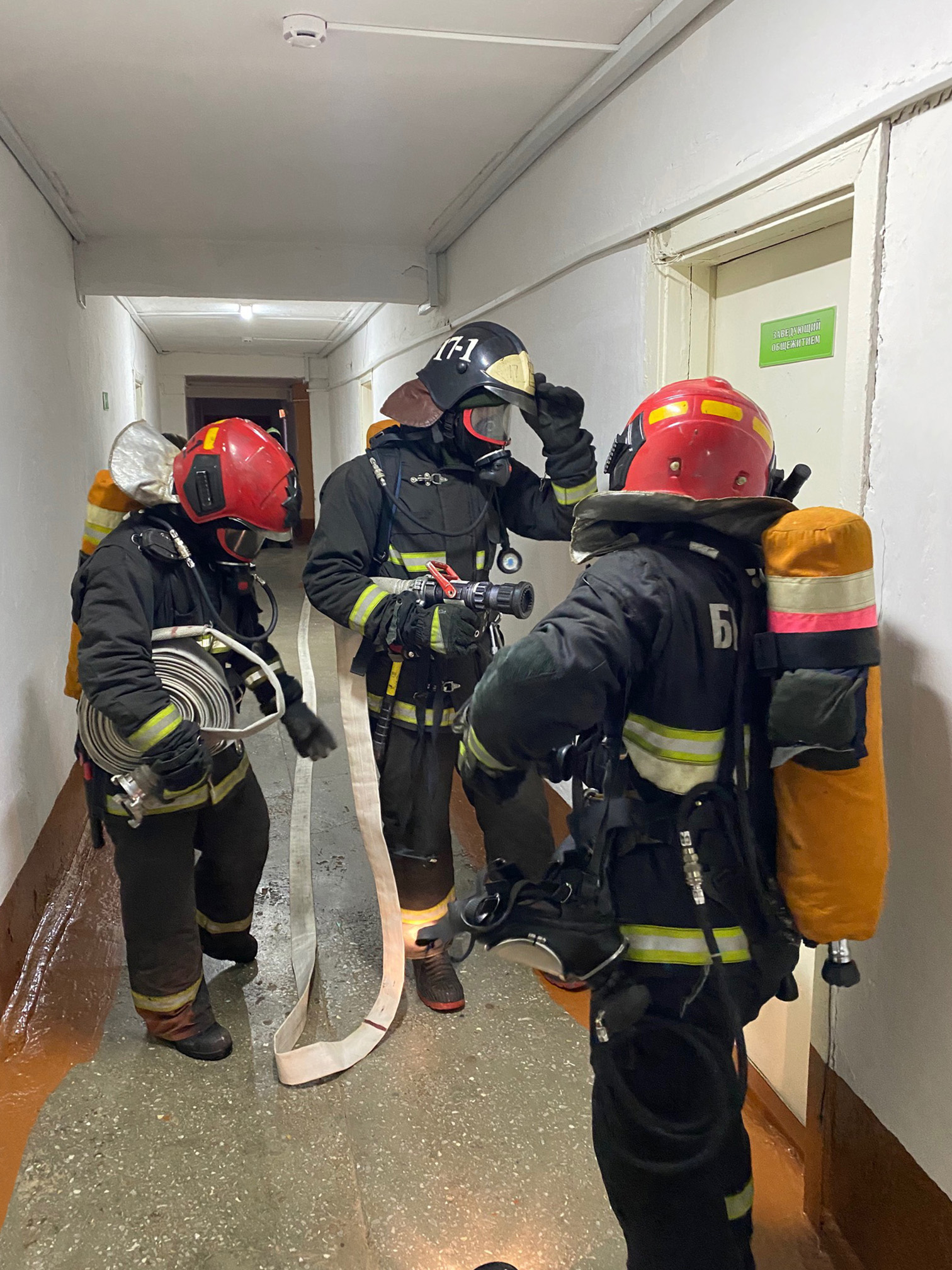 Учебная тренировка по пожаротушению и эвакуации фото 2