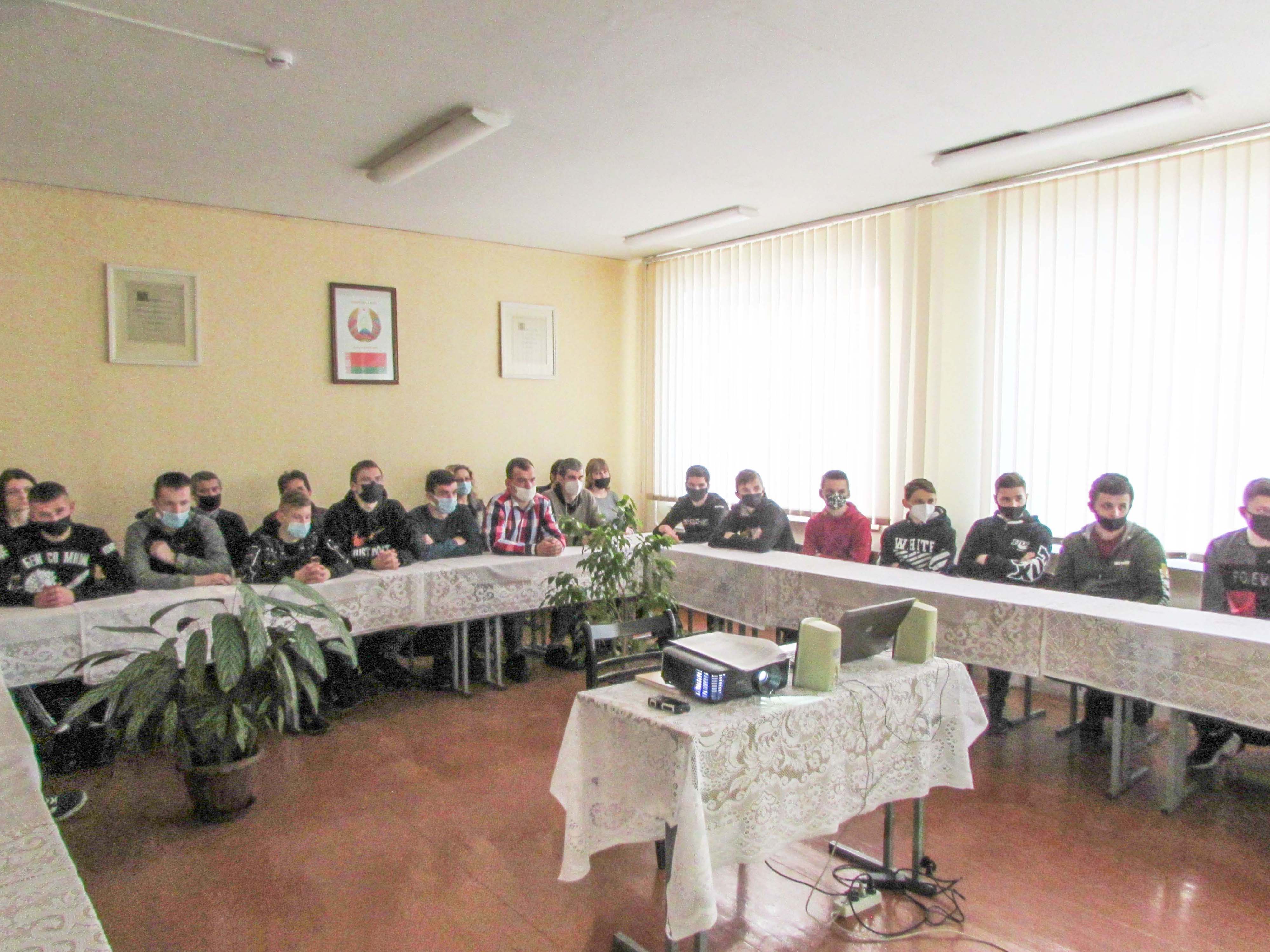 Открытый информационно-музыкальный час на тему Священному долгу мы будем верны! фото 2