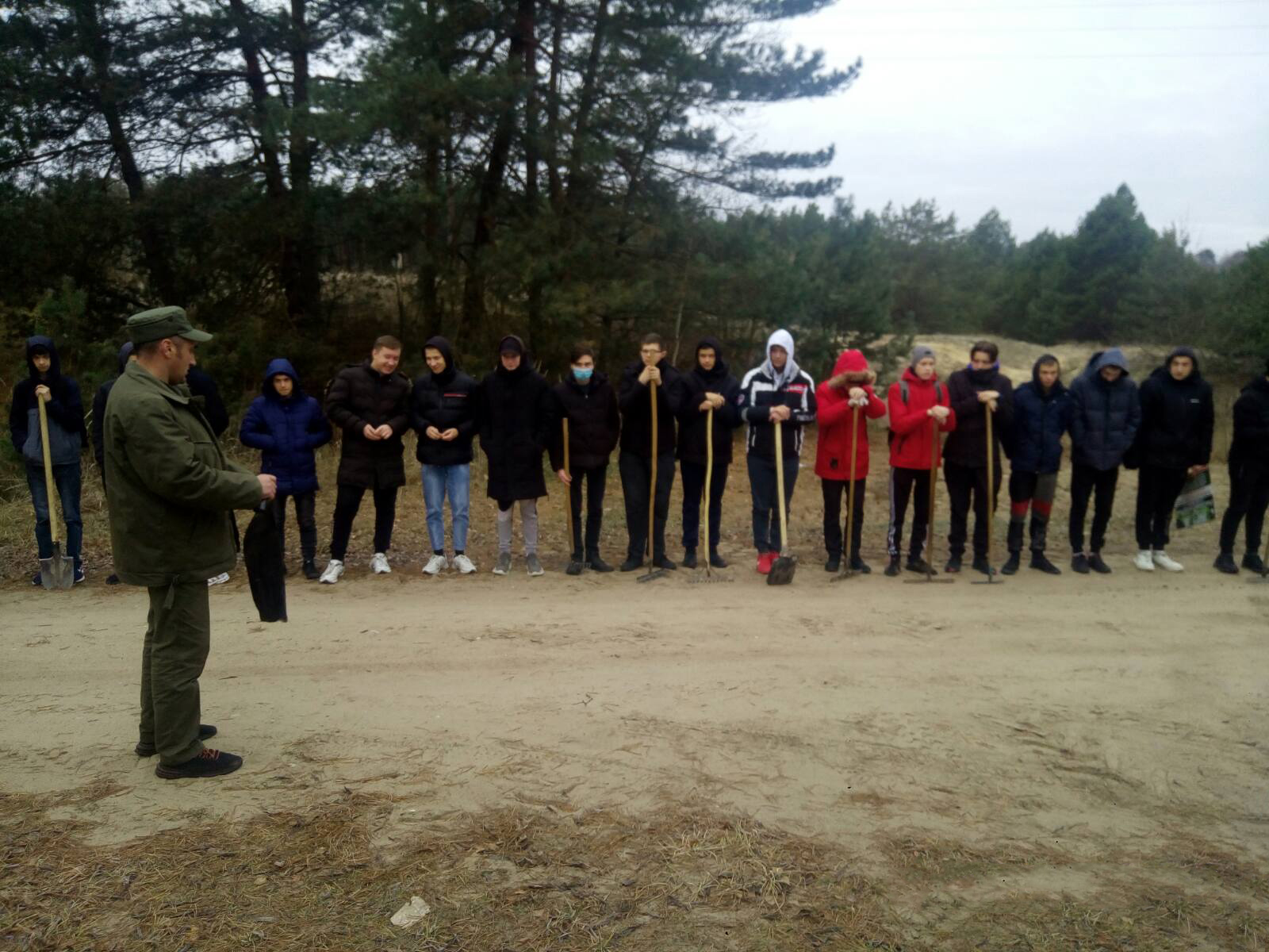 Наведение порядка возле водохранилища фото 1