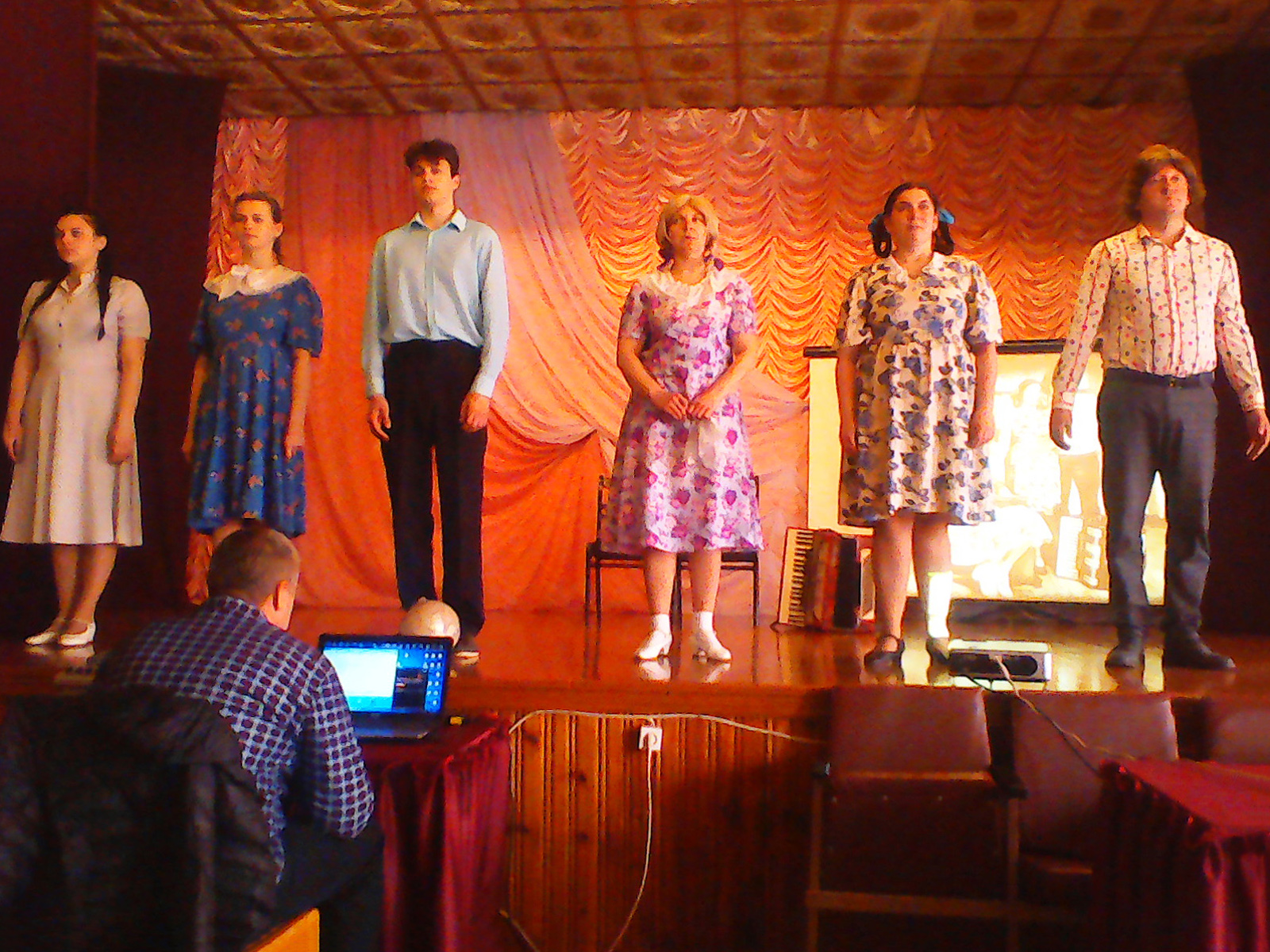 Выступление народного драматического театра Вестники фото 1