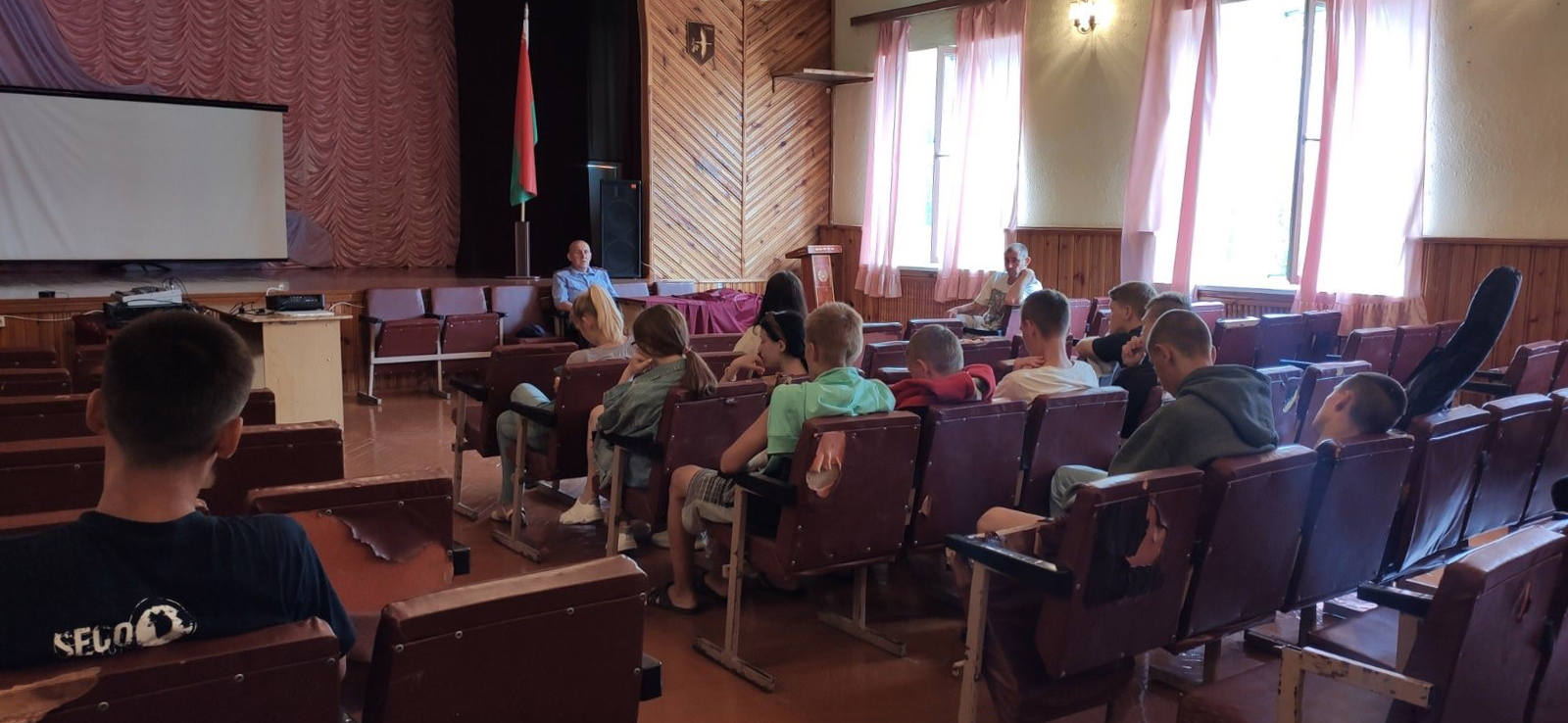 Беседа с сотрудниками РОВД на тему Как правильно вести себя на воде фото 2