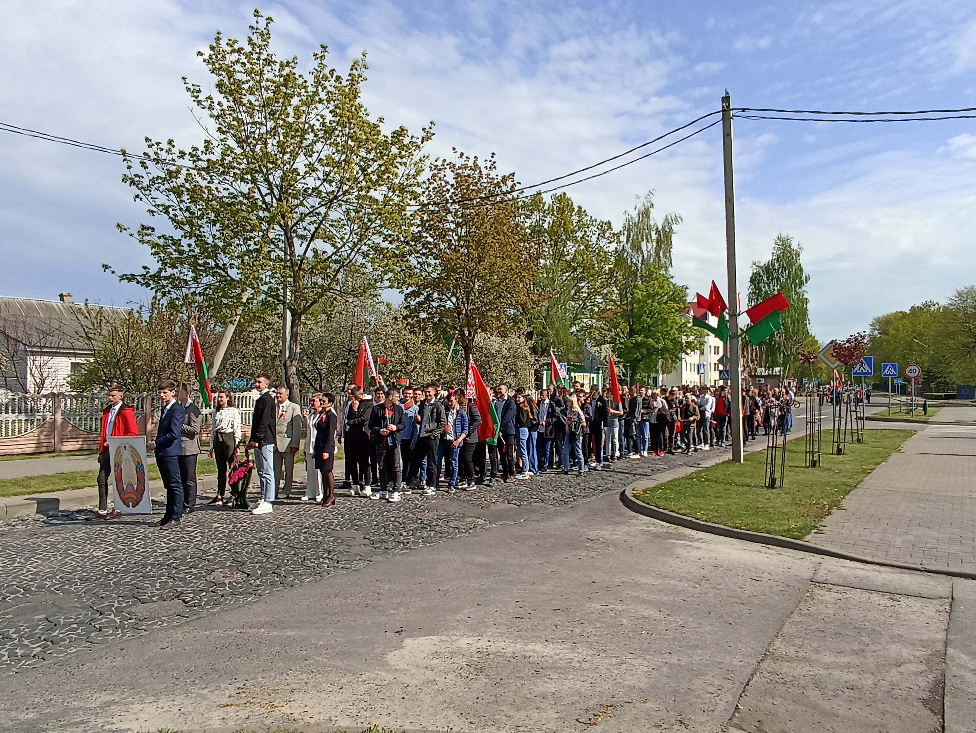 Митинг, посвящённый Дню государственного герба и флага фото 3