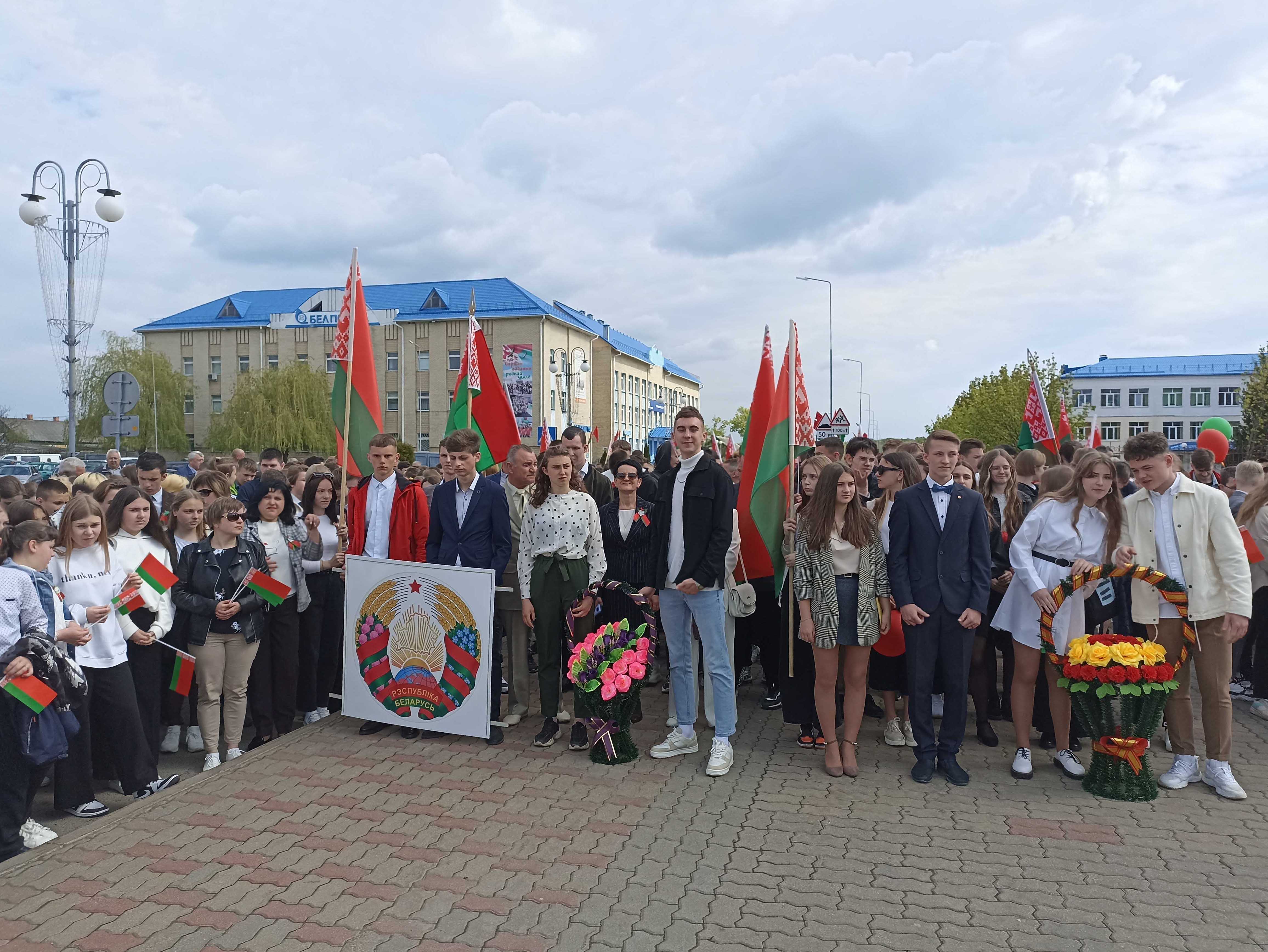 Митинг, посвящённый Дню государственного герба и флага фото 4