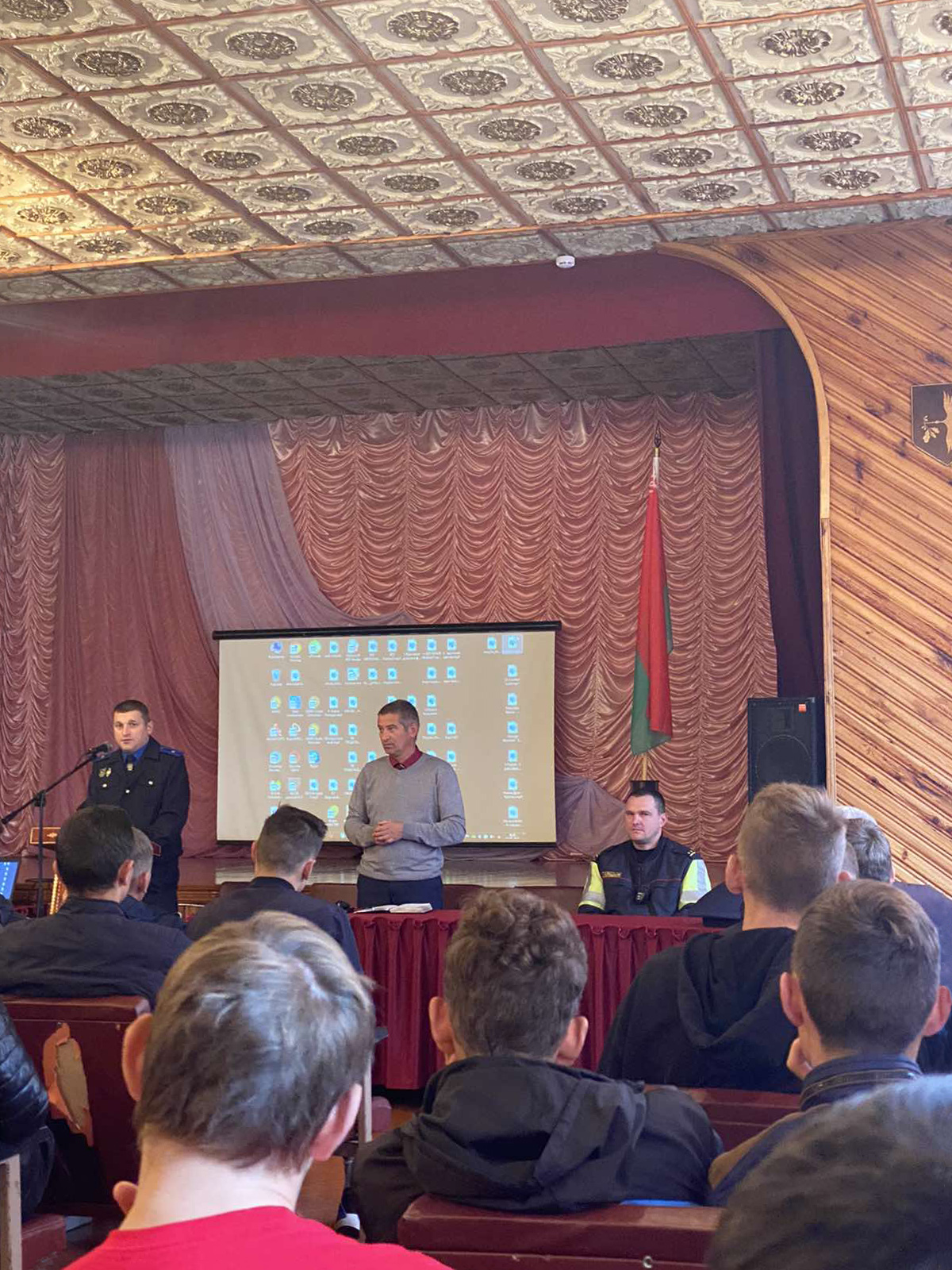 Круглый стол Профилактика преступлений и правонарушений фото 4