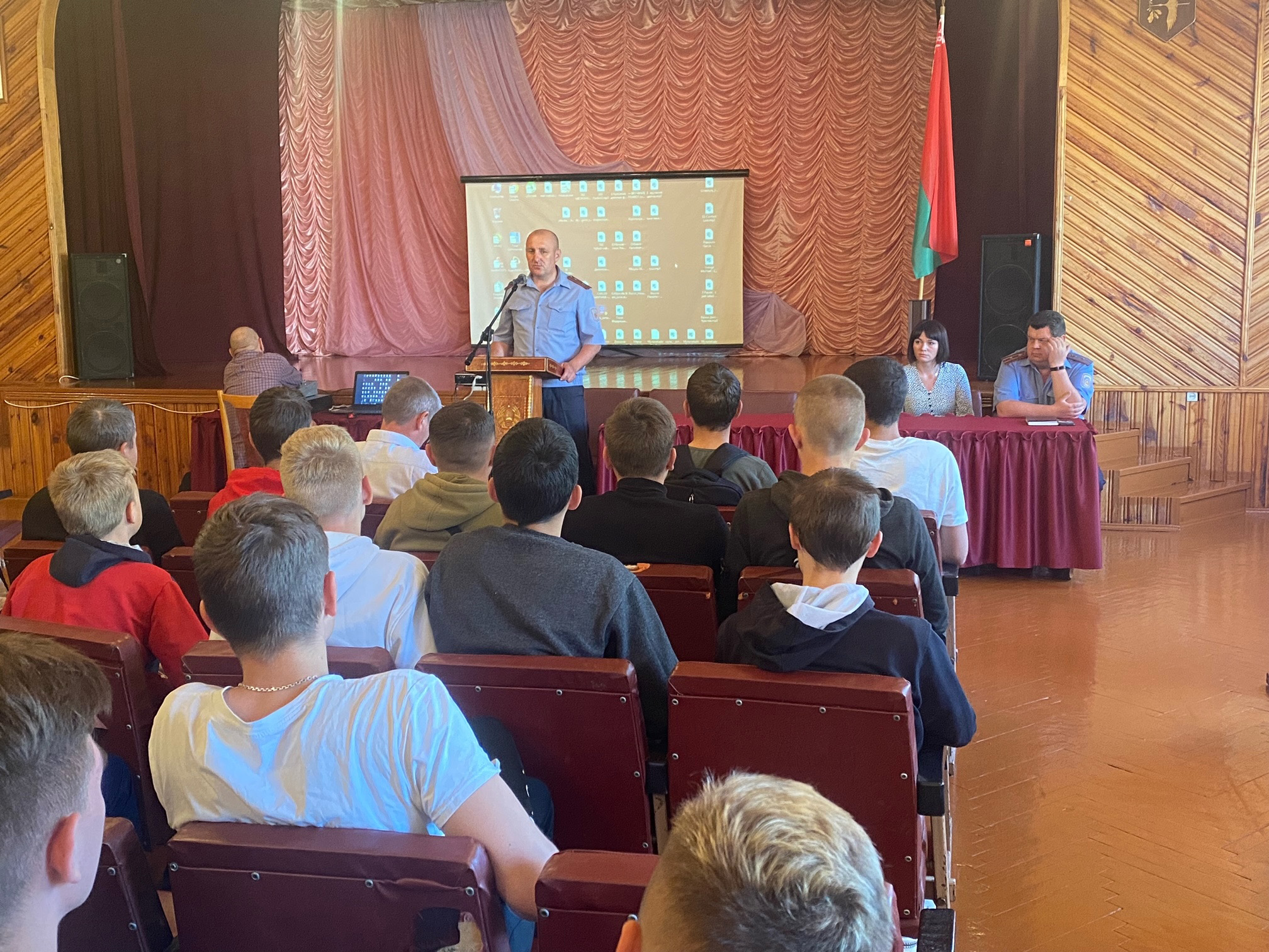 Круглый стол с участием представителей КДН, РОВД, ГАИ фото 1