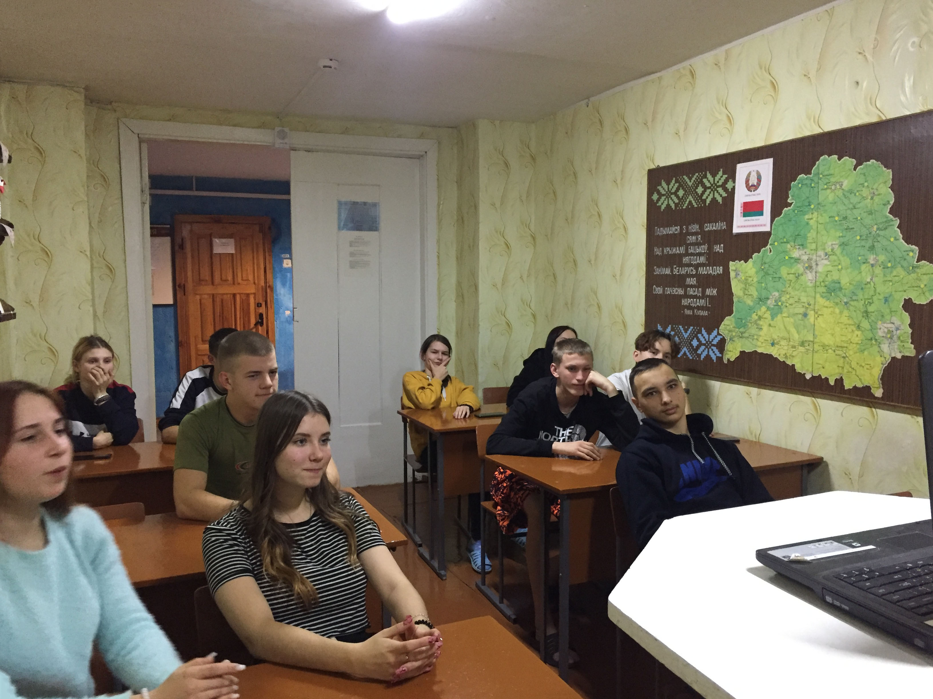 Просмотр и обсуждение фильма Дым, уносящий здоровье фото 1