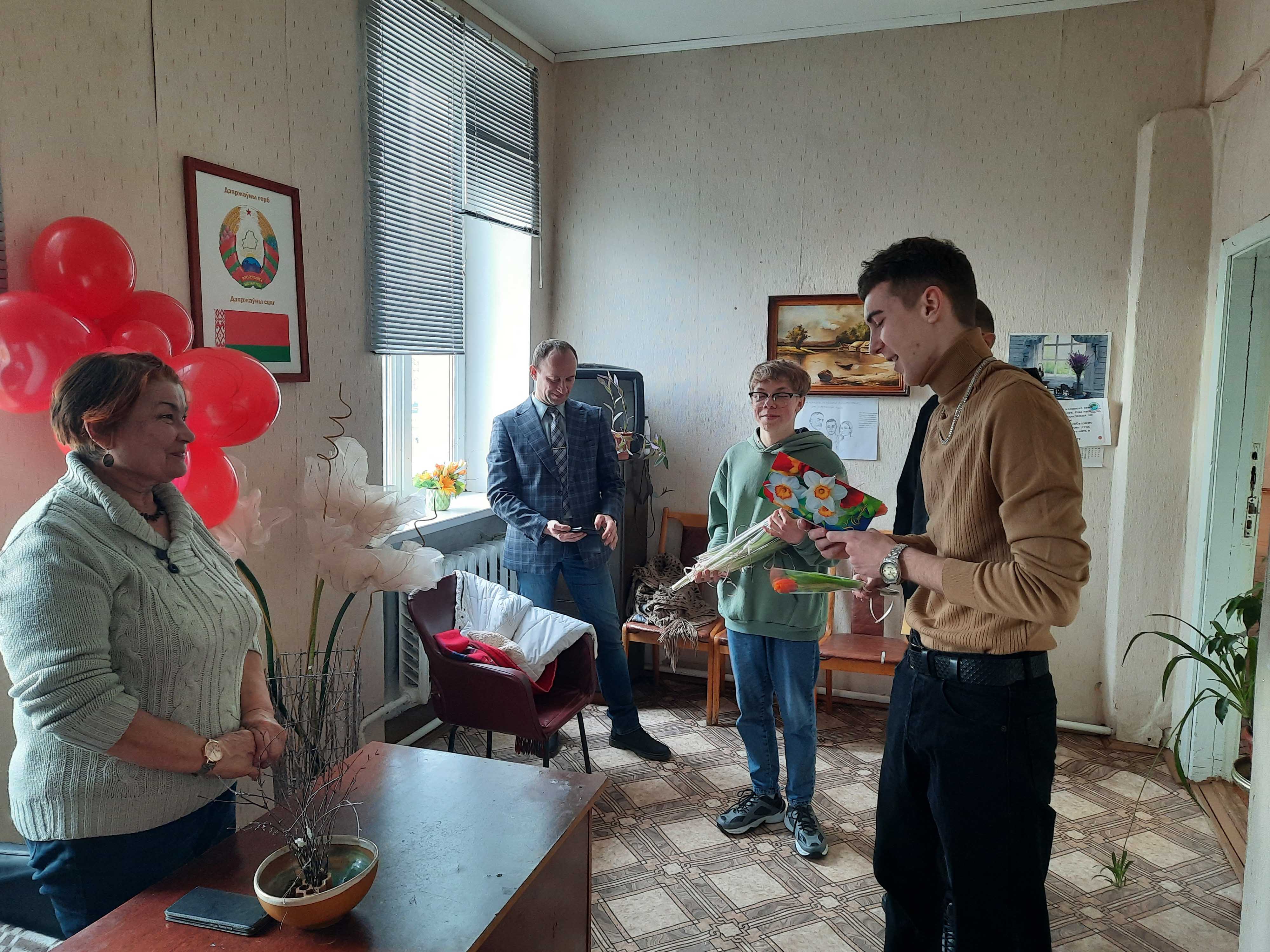 Поздравление преподавателей и мастеров колледжа с международным женским днём фото 1