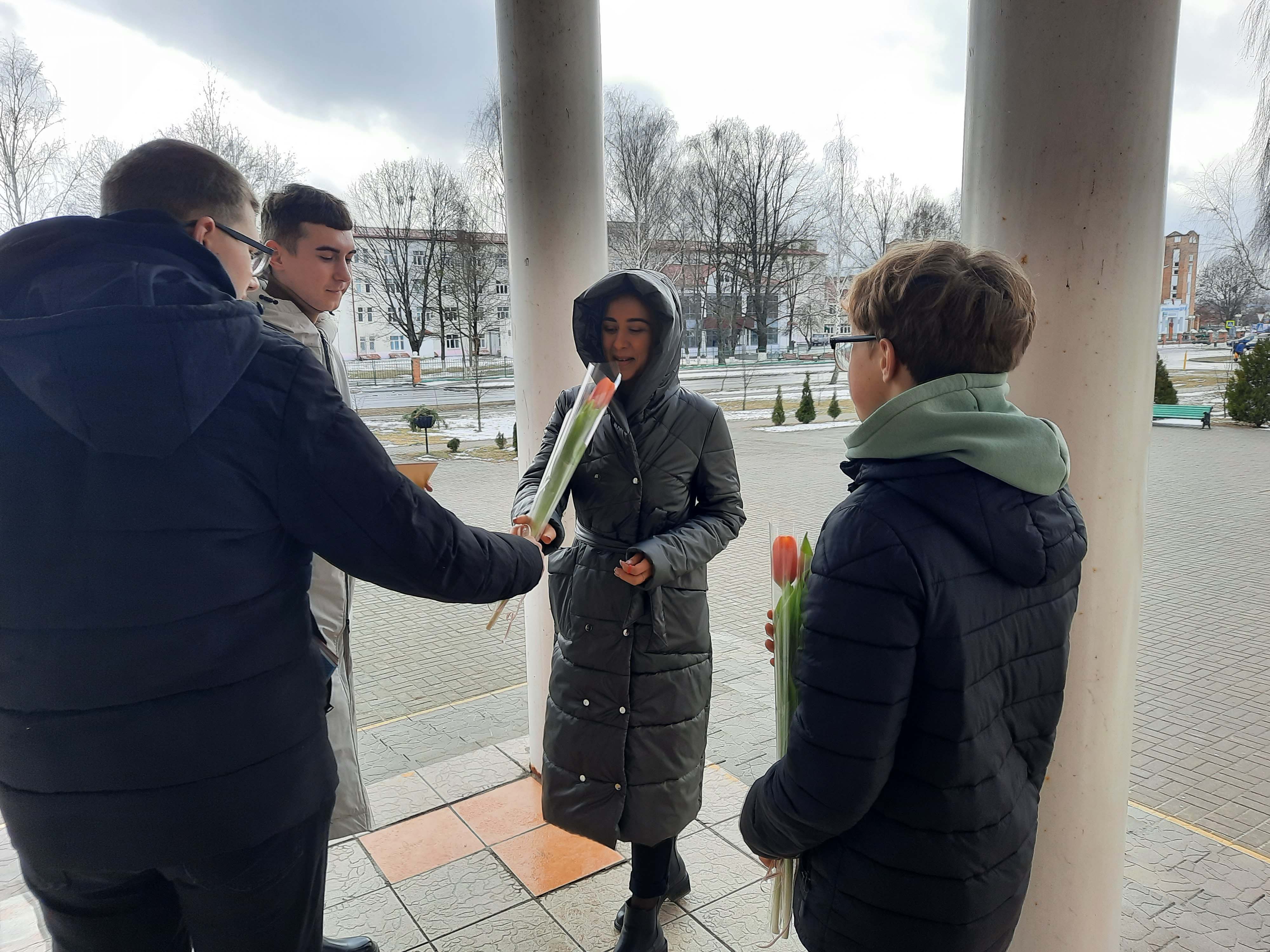 Поздравление преподавателей и мастеров колледжа с международным женским днём фото 4