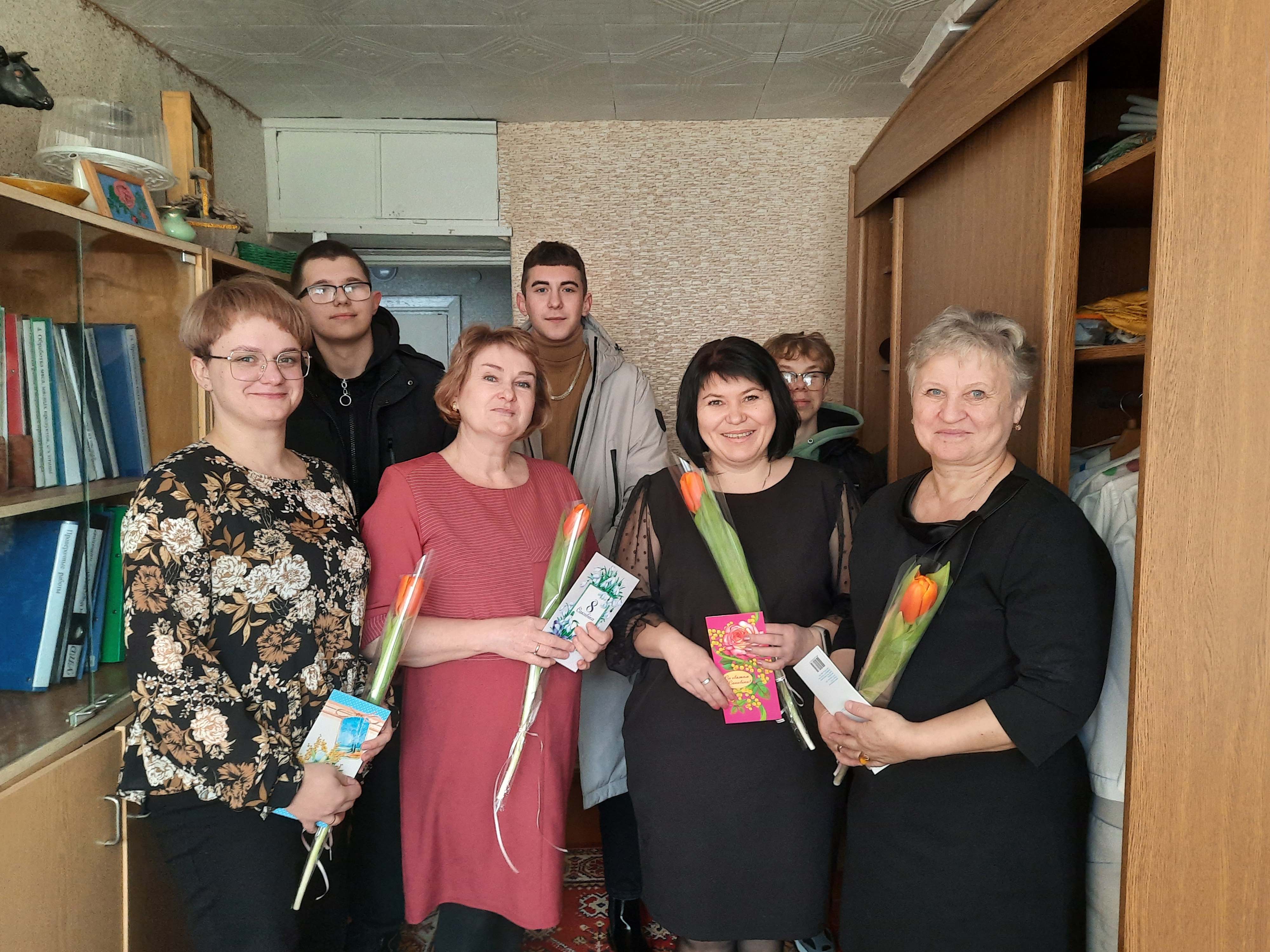 Поздравление преподавателей и мастеров колледжа с международным женским днём фото 6