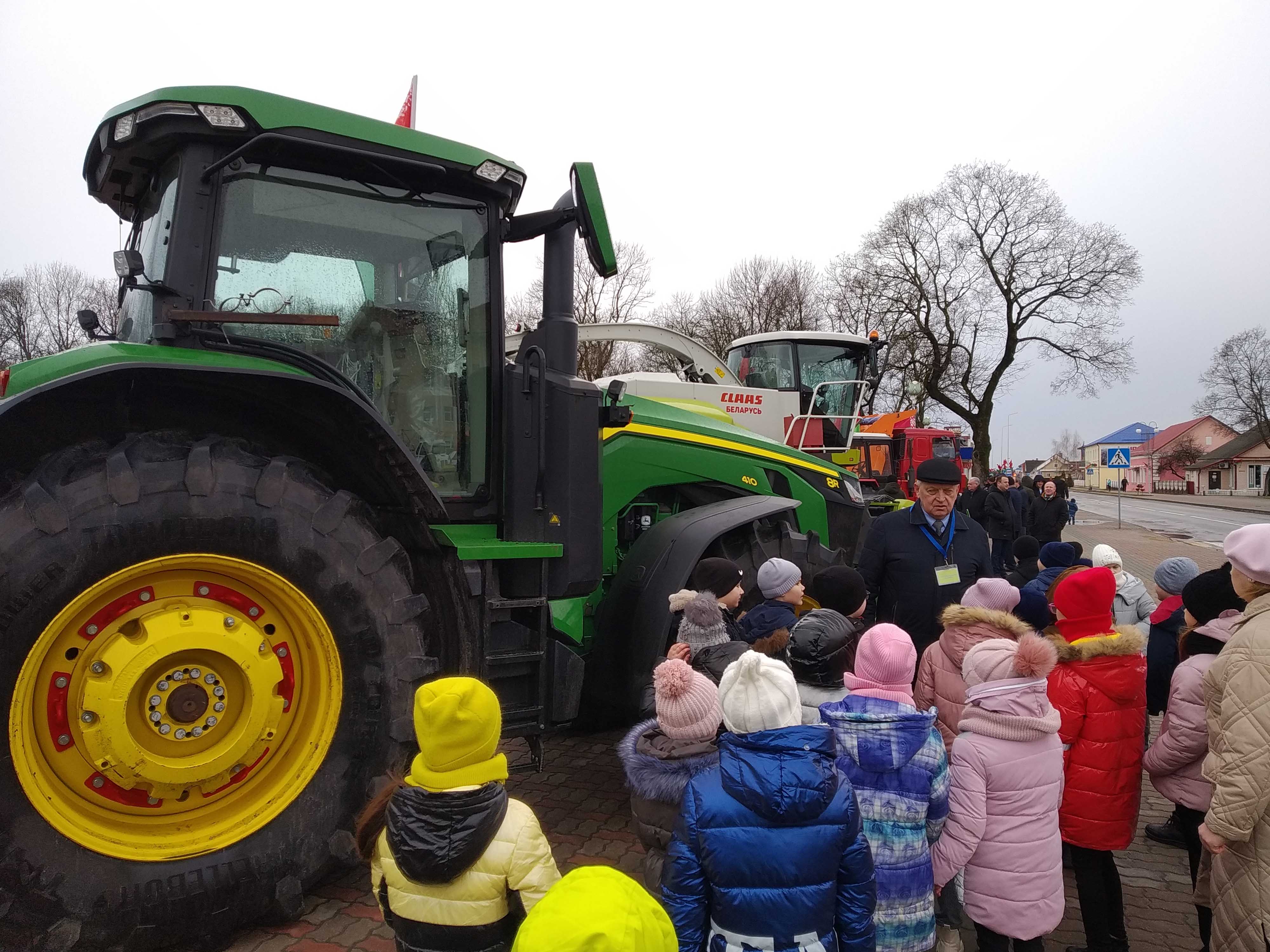 Выставка сельскохозяйственной техники района фото 2