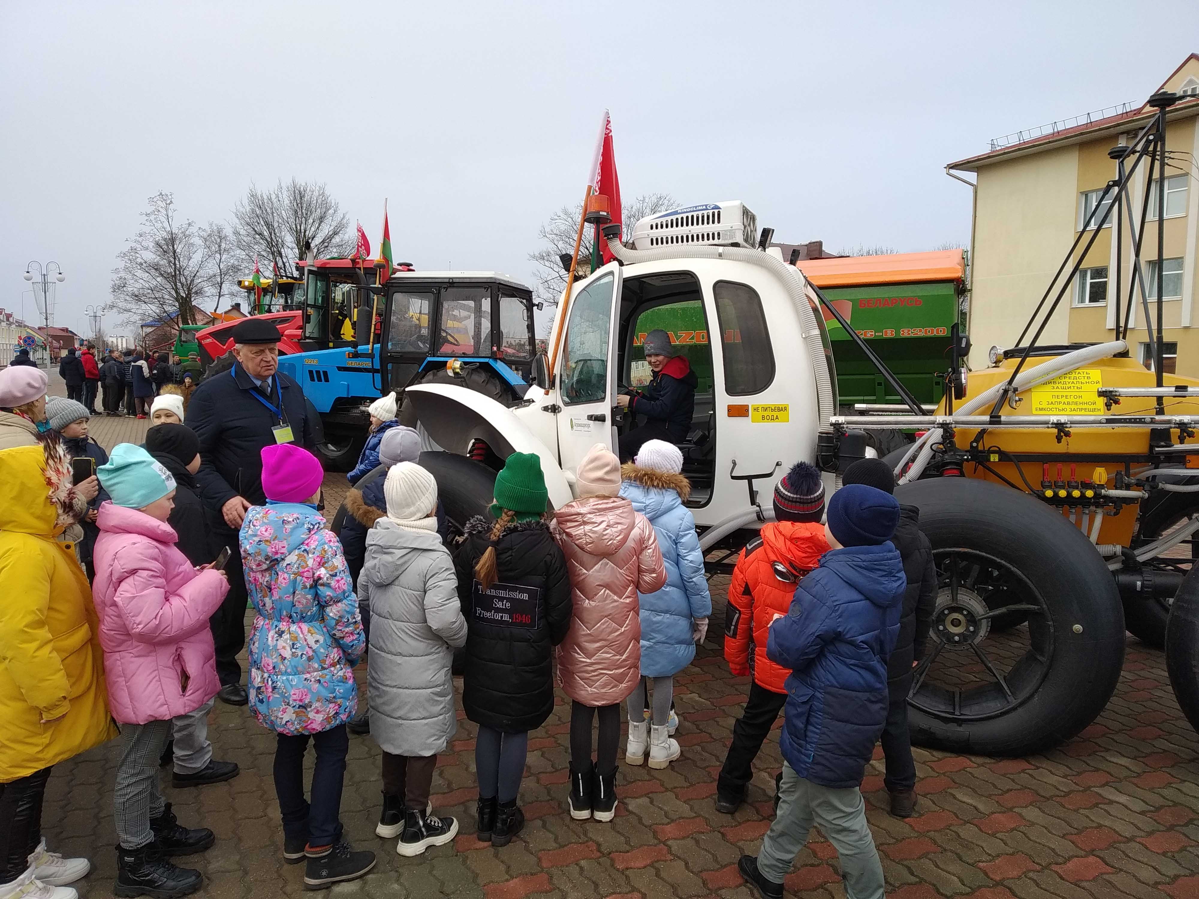 Выставка сельскохозяйственной техники района фото 5