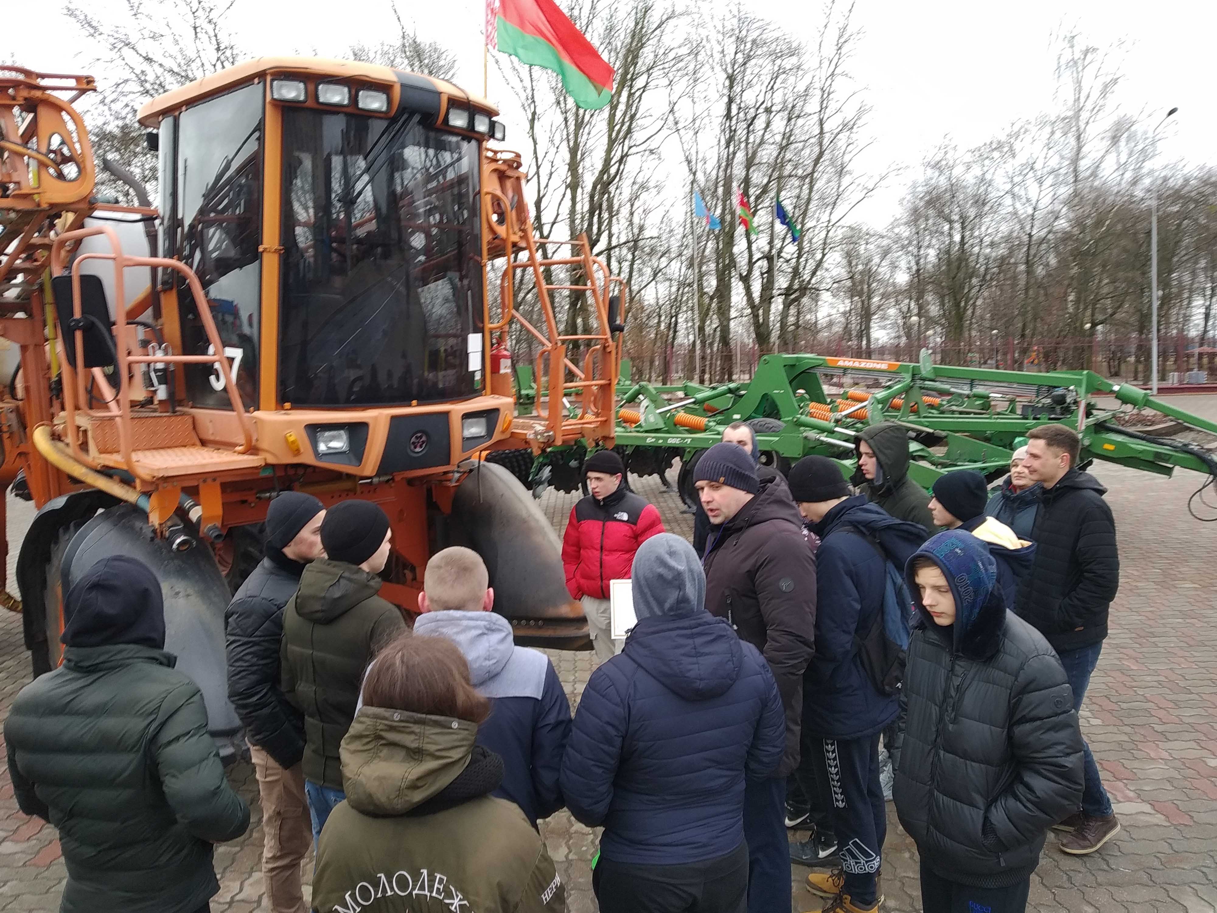 Выставка сельскохозяйственной техники района фото 9