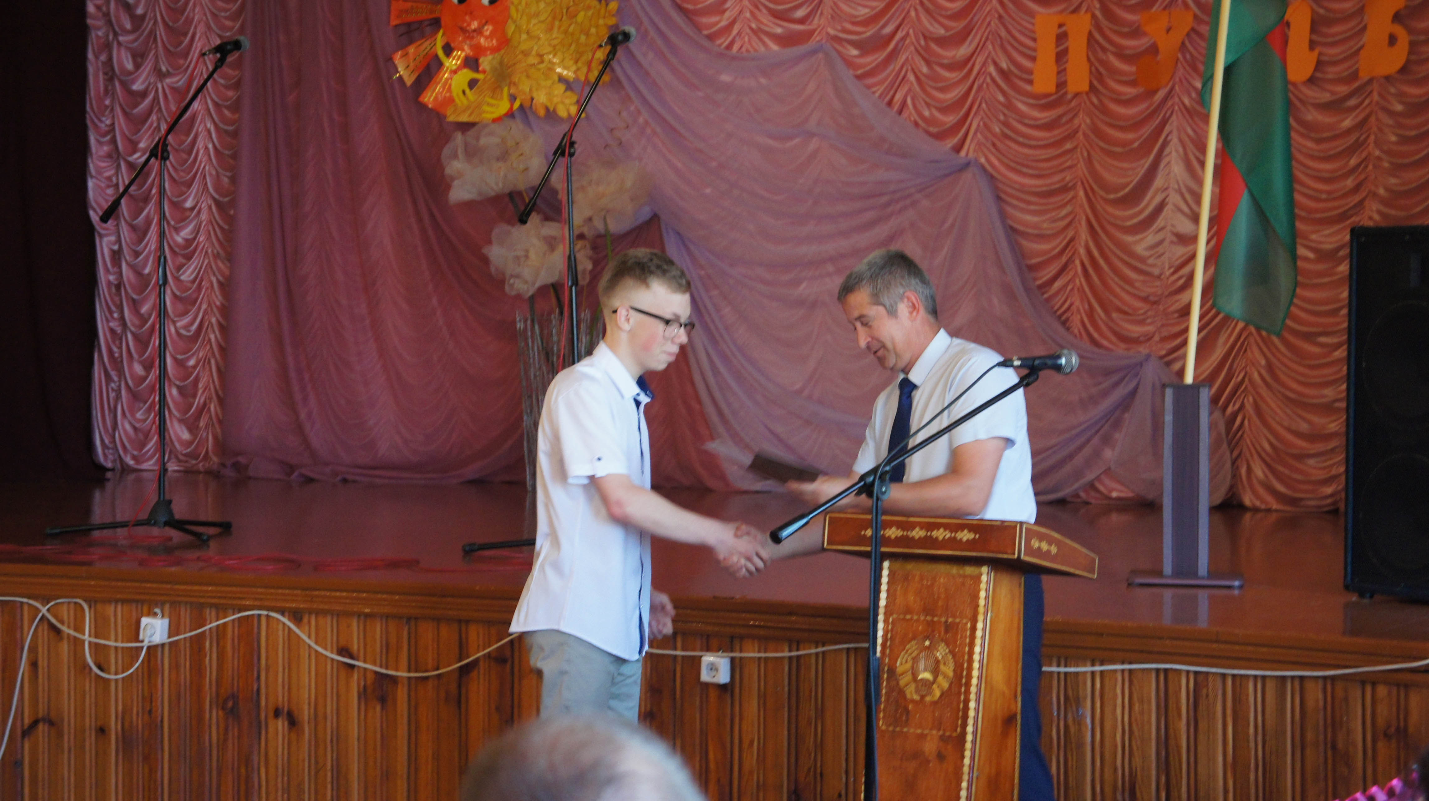 Торжественное вручение дипломов фото 6