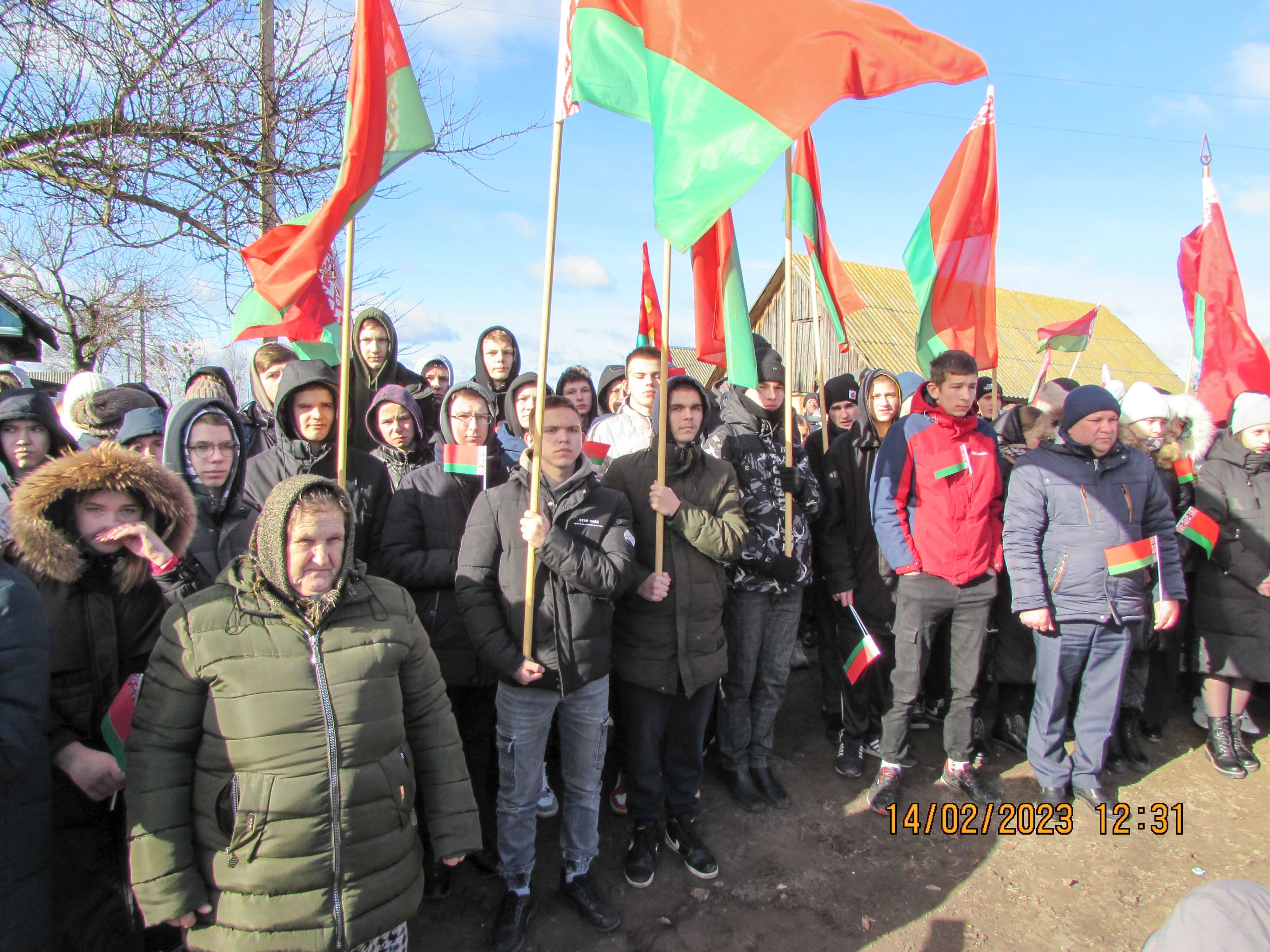 Митинг-реквием около братской могилы фото 2