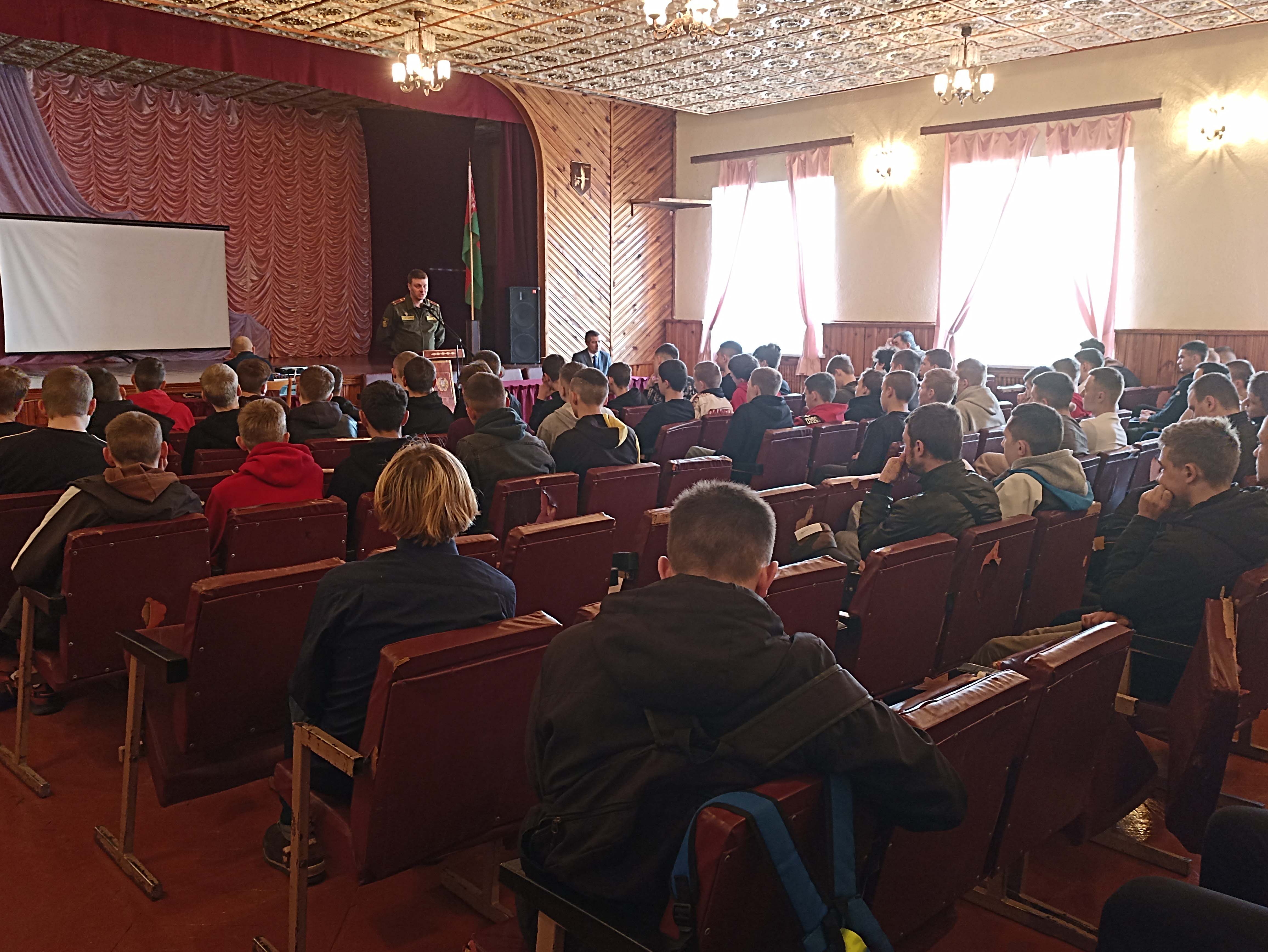 Встреча подполковника в\ч с учащимися и выпускниками фото 2