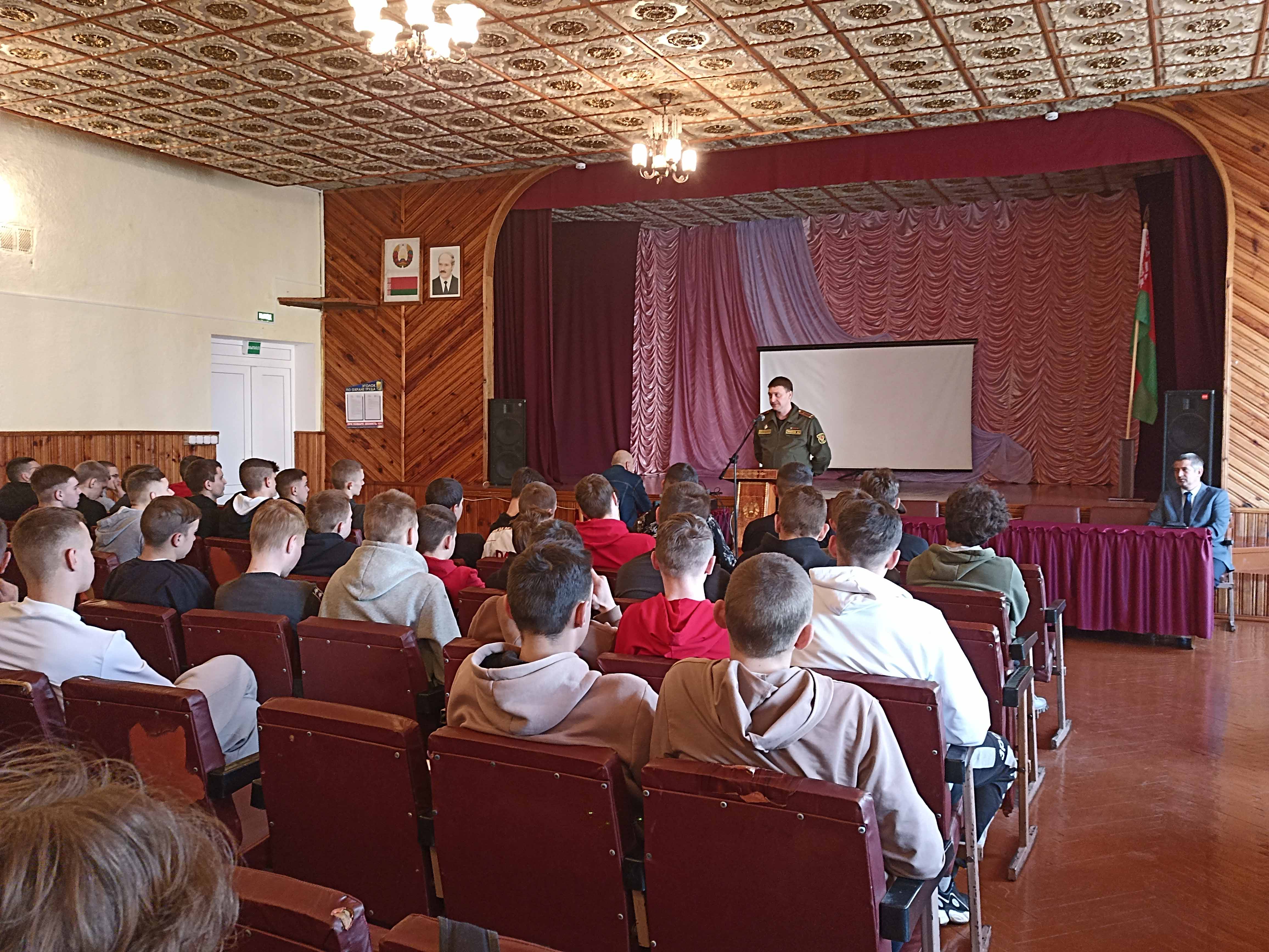 Встреча подполковника в\ч с учащимися и выпускниками фото 3