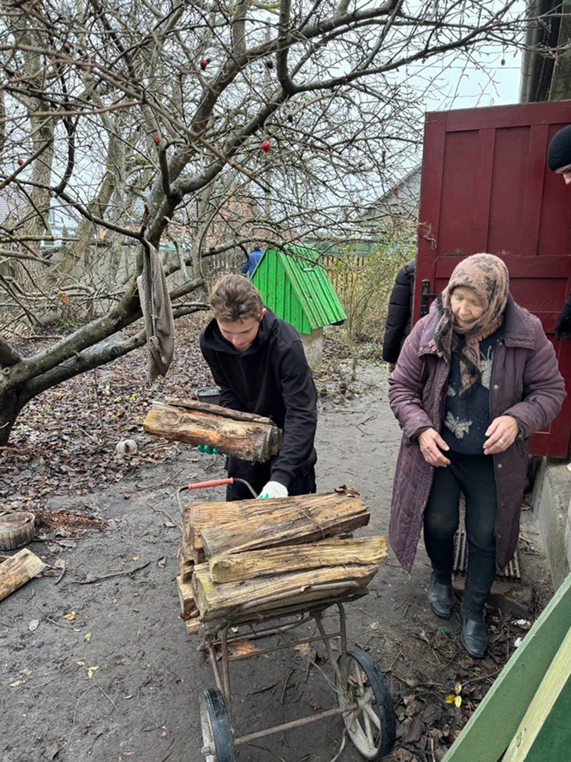 Поздравление и помощь одинокой жительнице фото 2