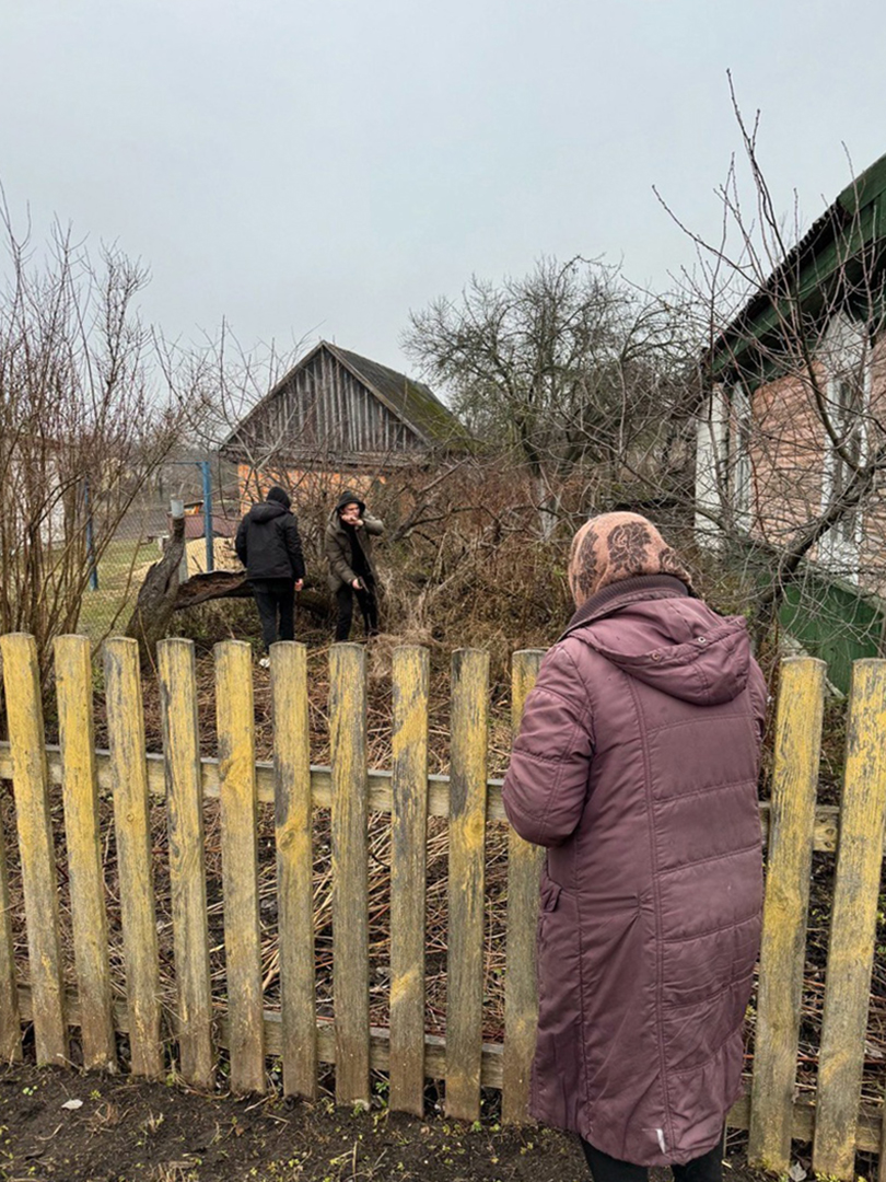 Поздравление и помощь одинокой жительнице фото 3