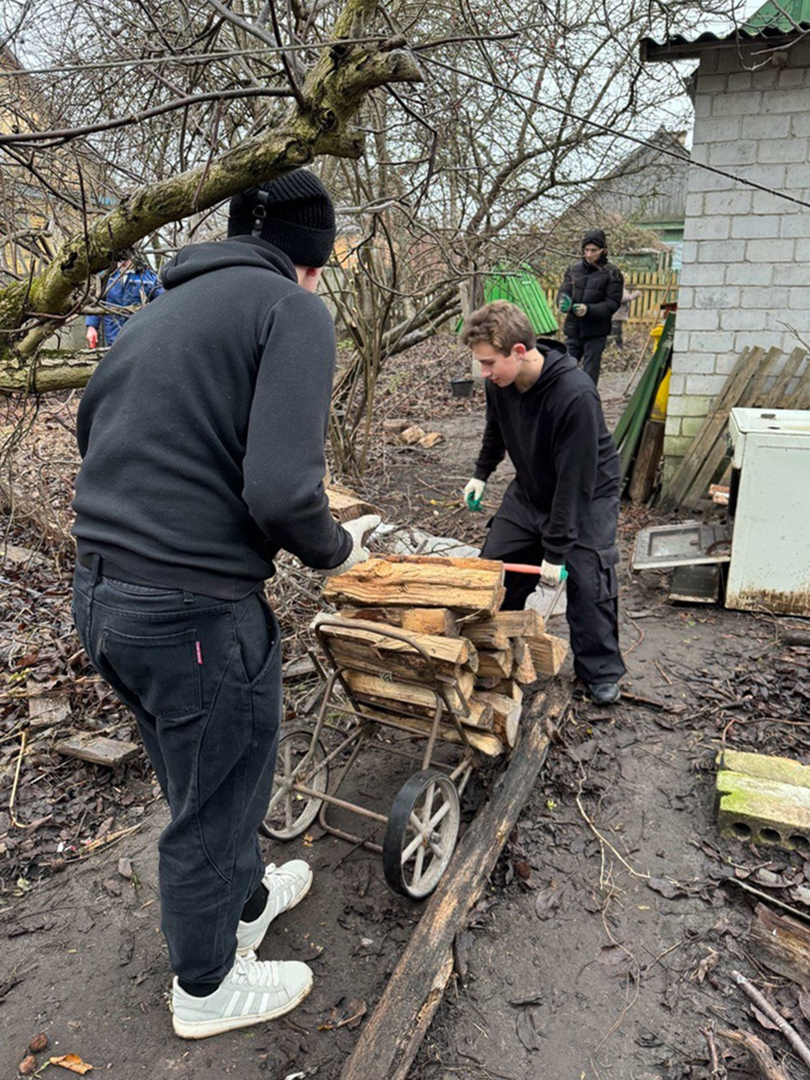 Поздравление и помощь одинокой жительнице фото 4