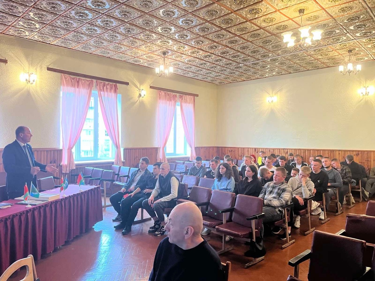 Заседание клуба интересных встреч по теме Здравствуй, человек! фото 1