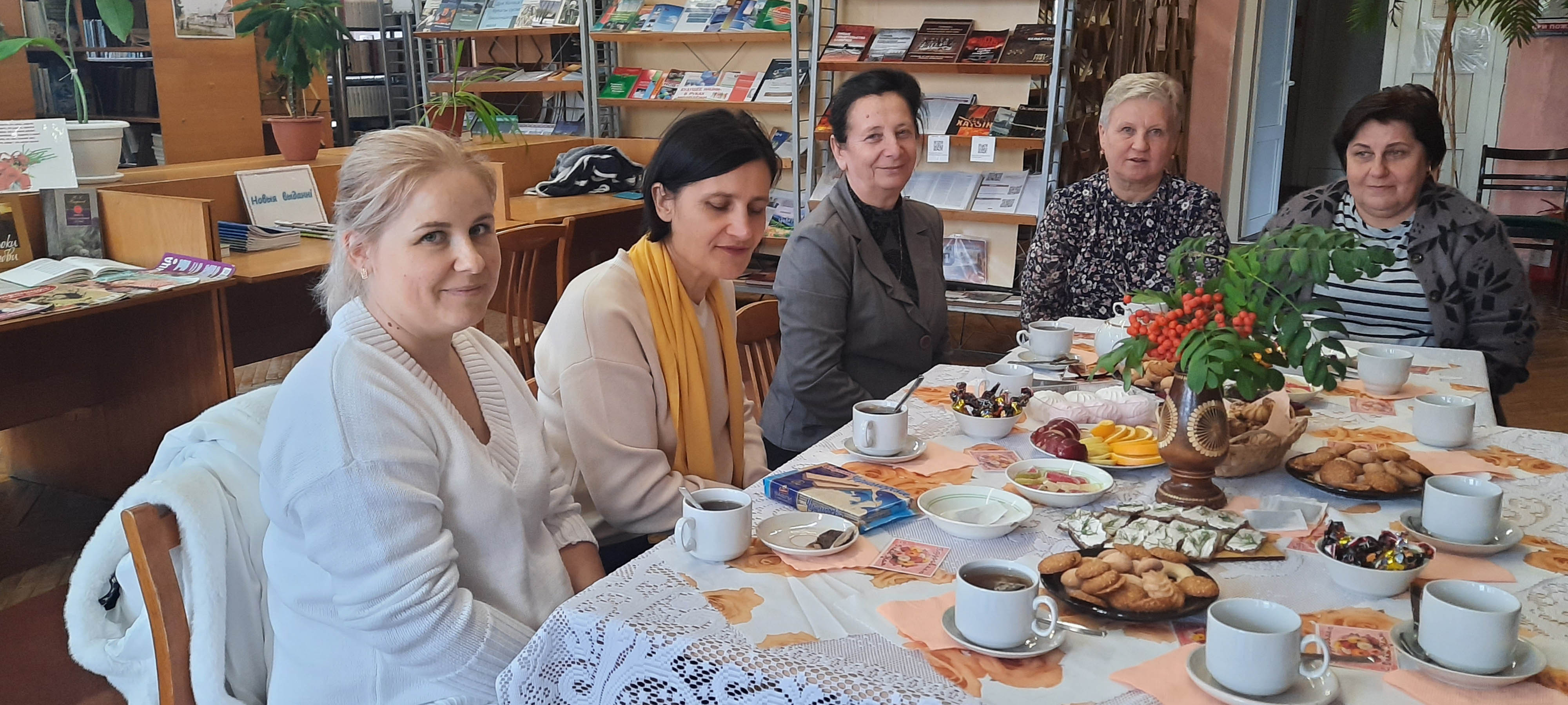 Беседа за круглым столом День матери - праздник вечности фото 1