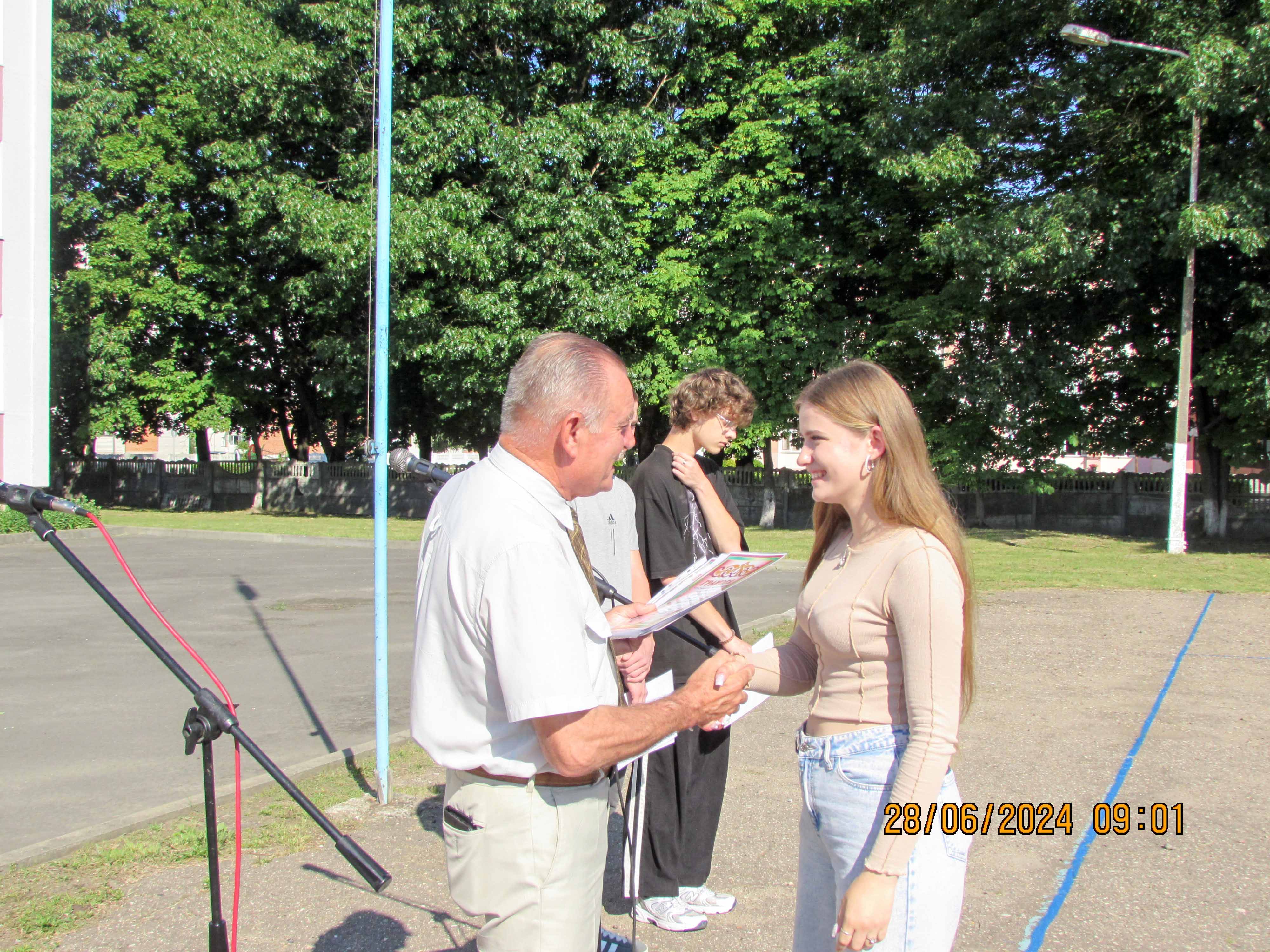 Линейка по окончании учебного года фото 4