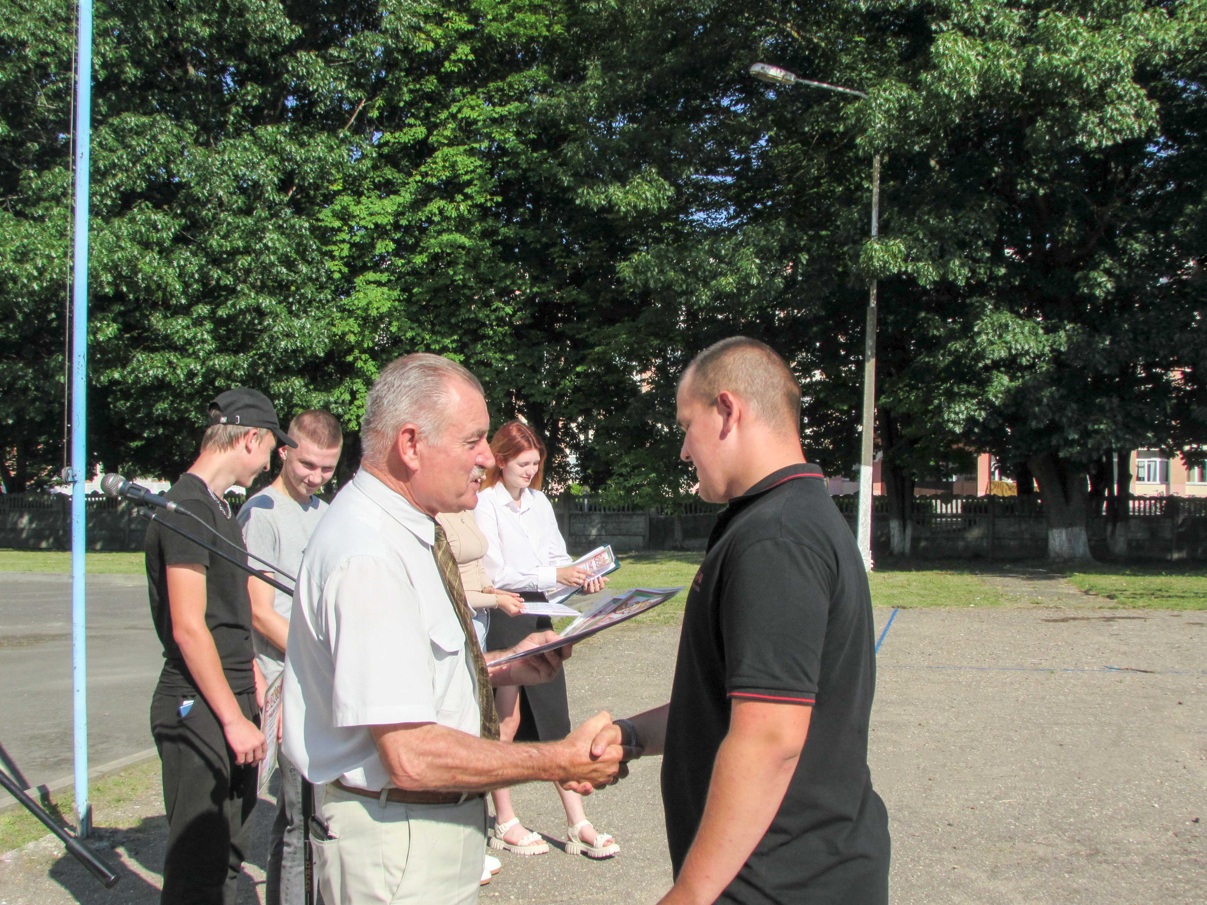 Линейка по окончании учебного года фото 7