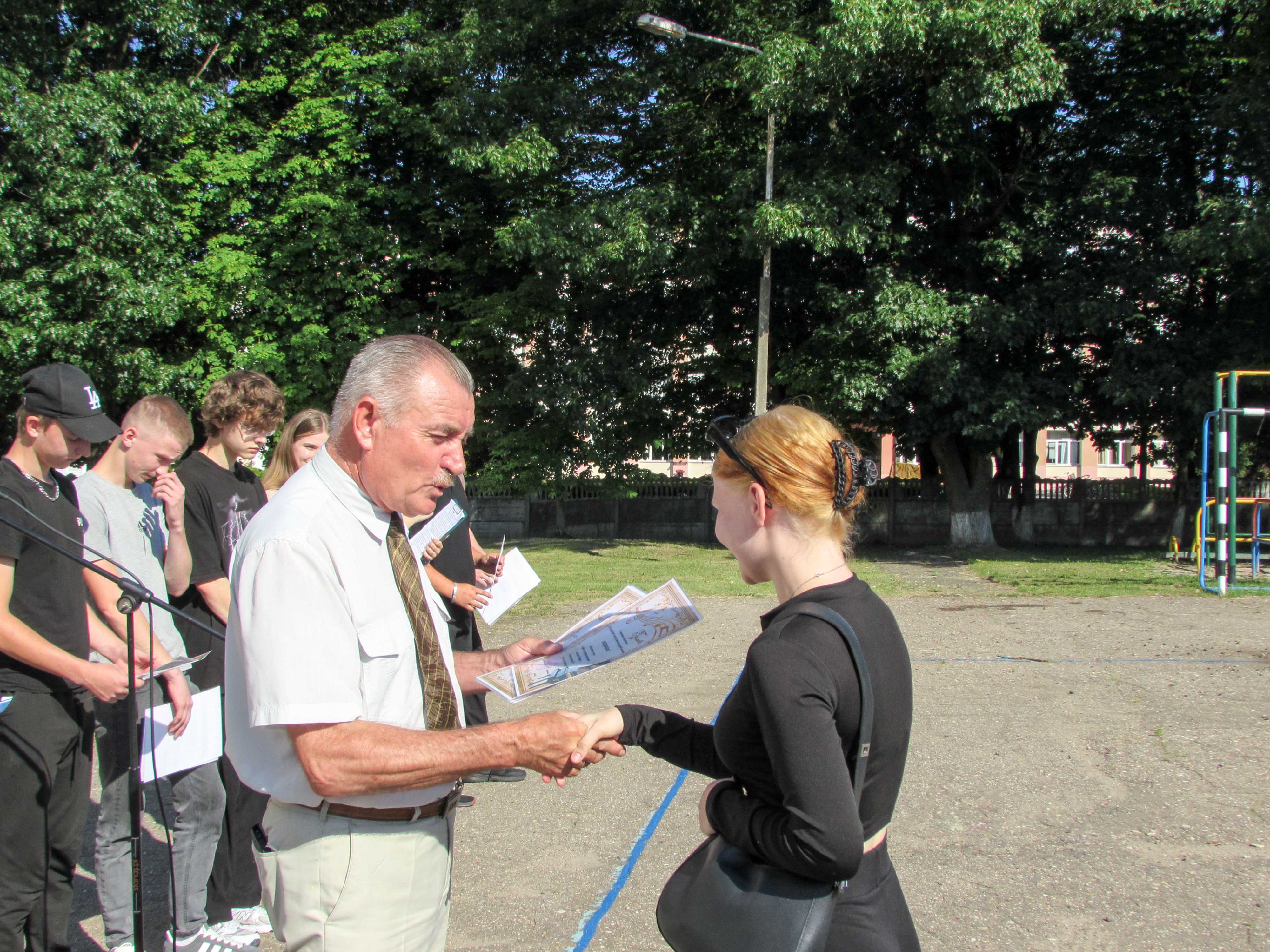 Линейка по окончании учебного года фото 9