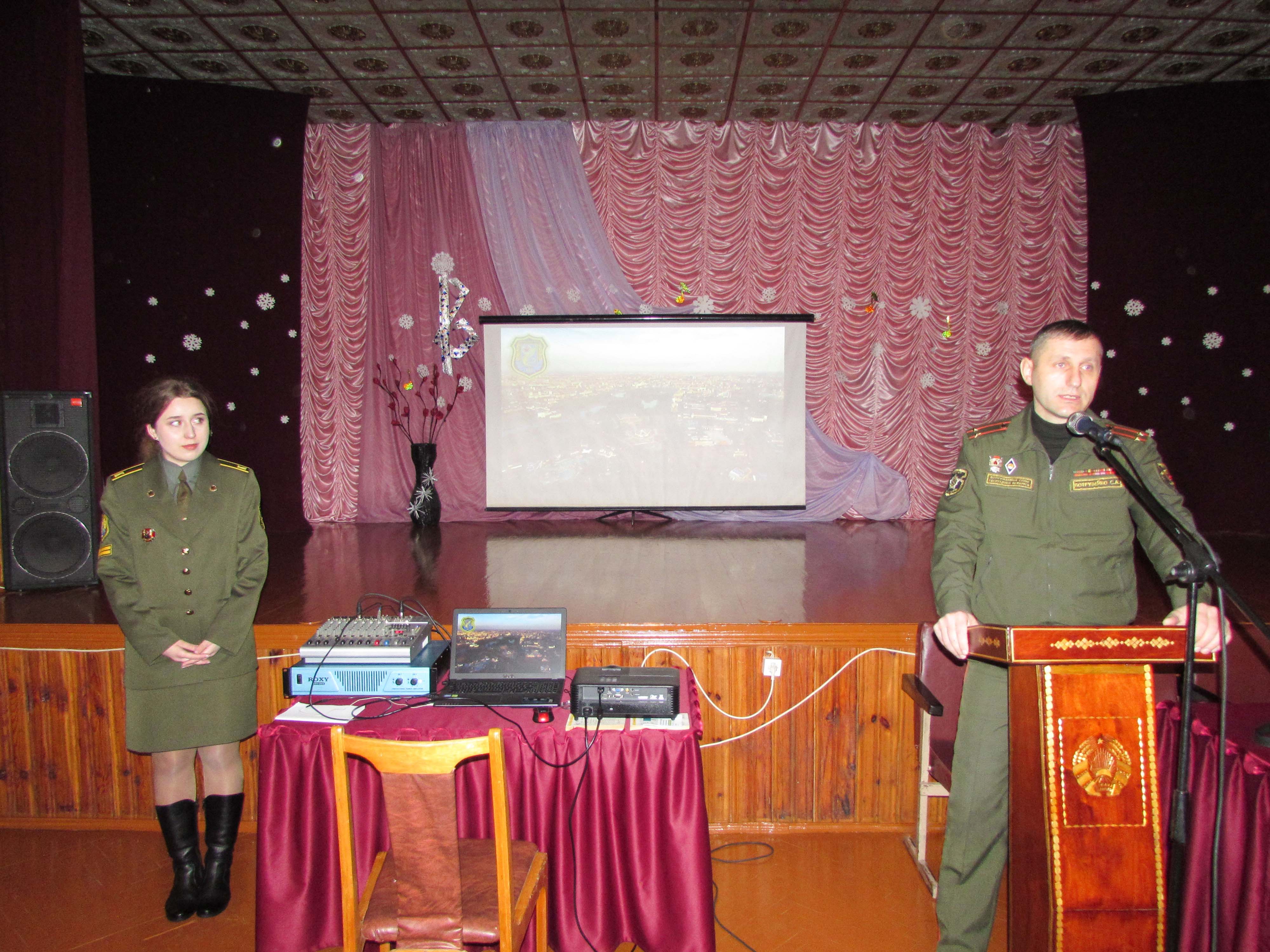 Выступление военного комиссара и курсанта военного факультета фото 1