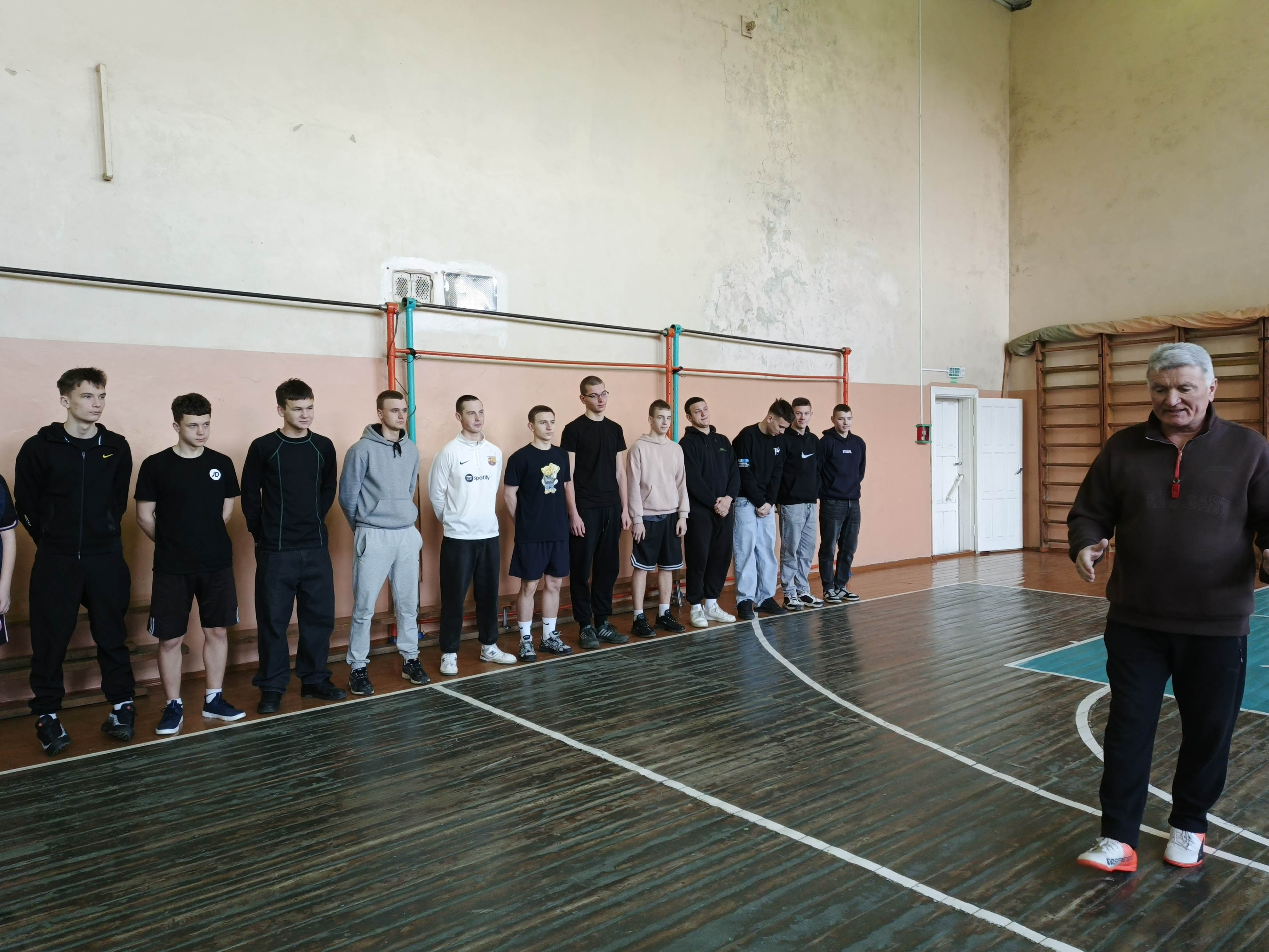 Соревнования по пионерболу в рамках месячника профилактики против суицидов фото 1