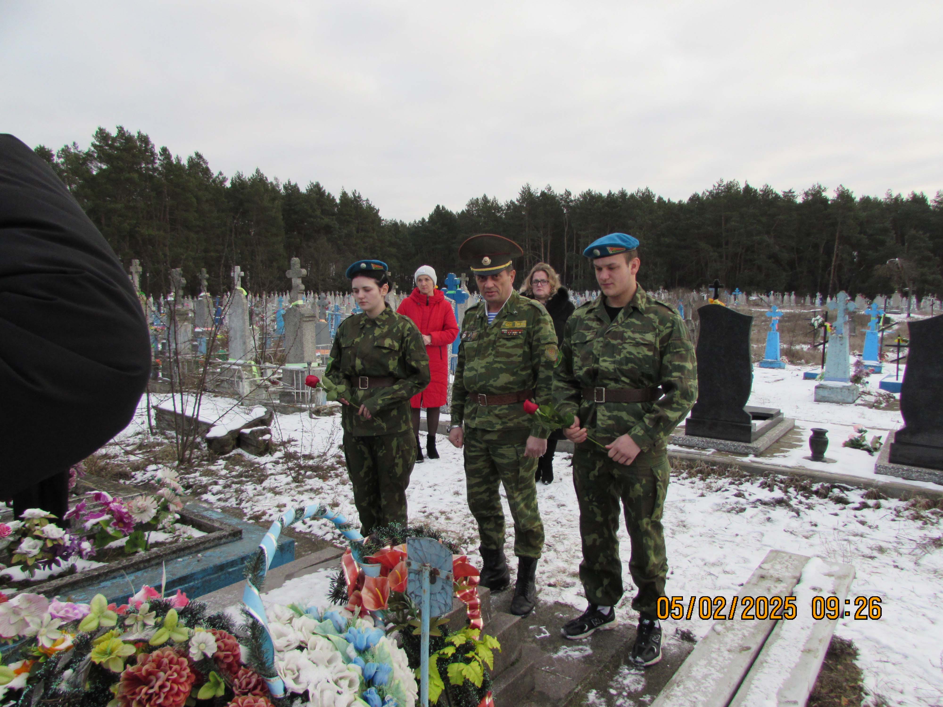 Возложение цветов фото 2