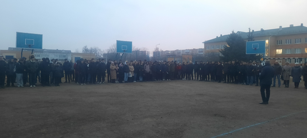 Линейка награждения победителей конкурса плакатов фото 1