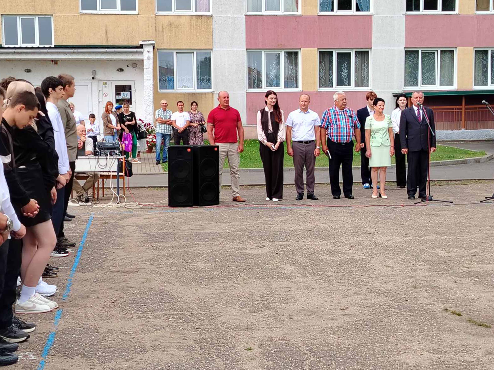 Торжественная линейка, посвящённая началу учебного года фото 2