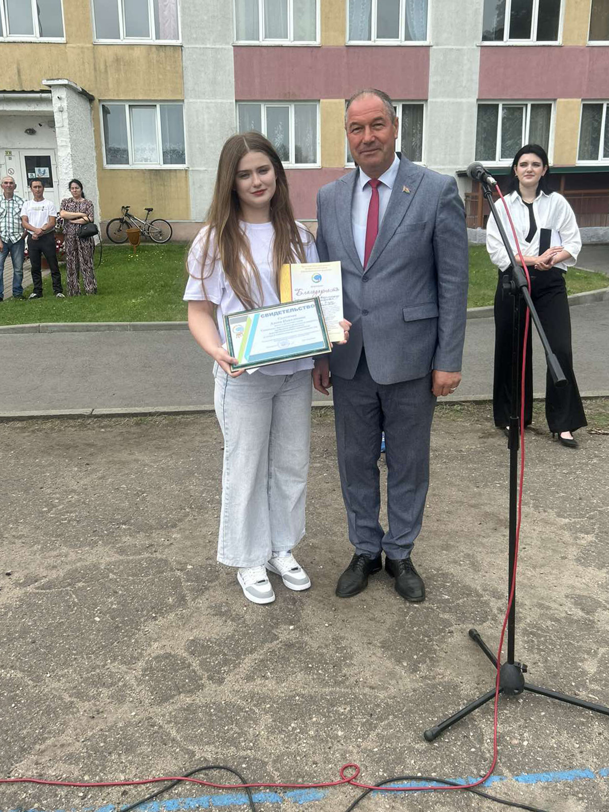 Торжественная линейка, посвящённая началу учебного года фото 4