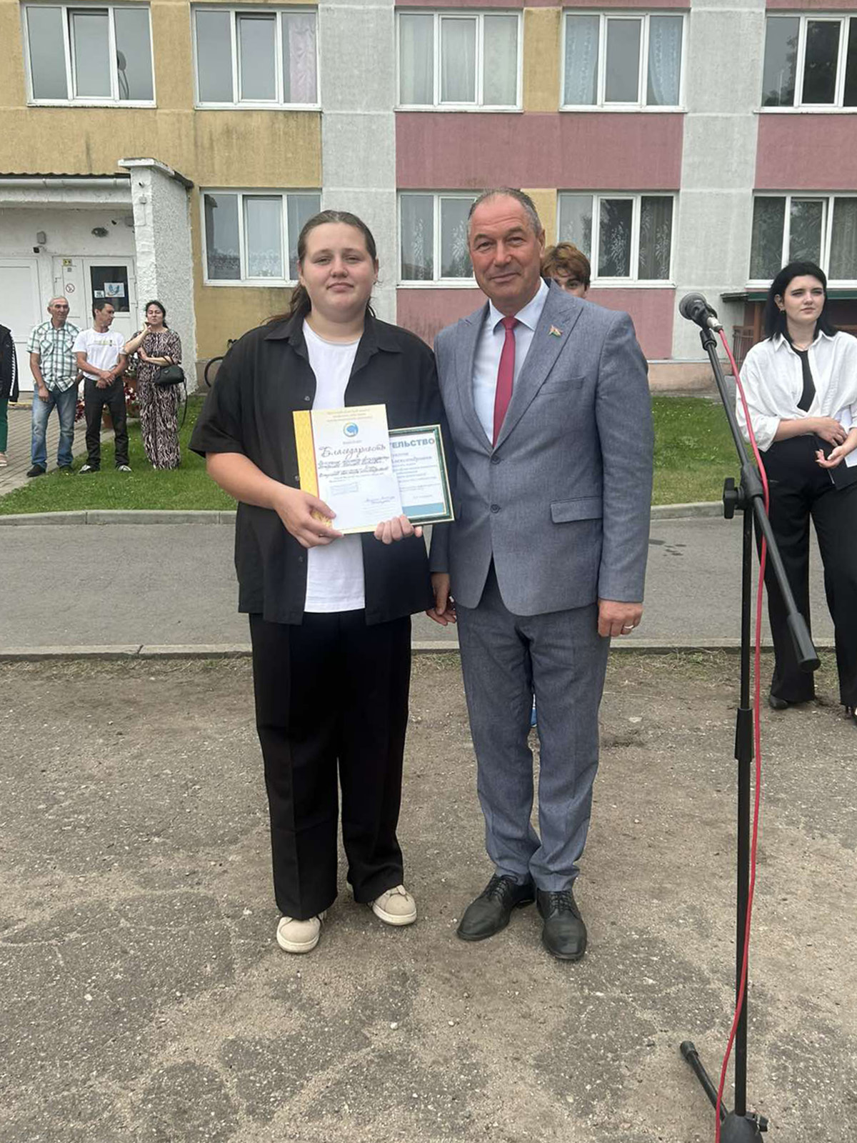 Торжественная линейка, посвящённая началу учебного года фото 6