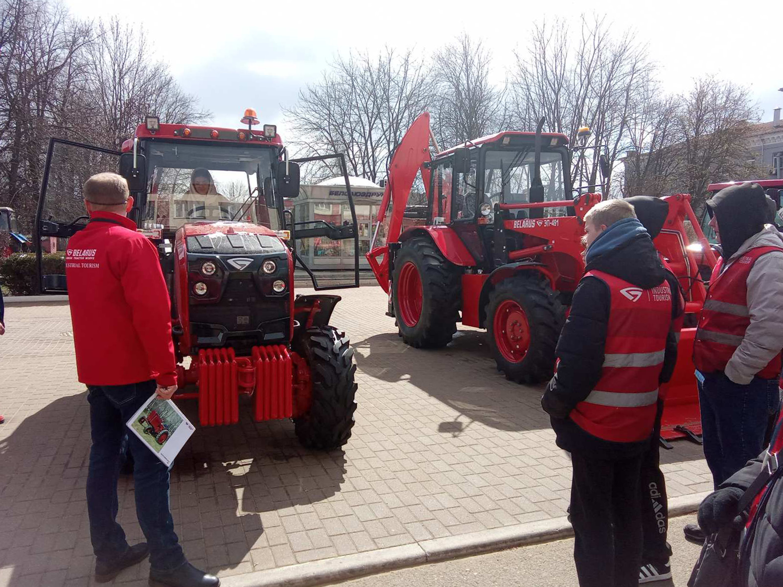 Экскурсия на тракторный завод фото 2