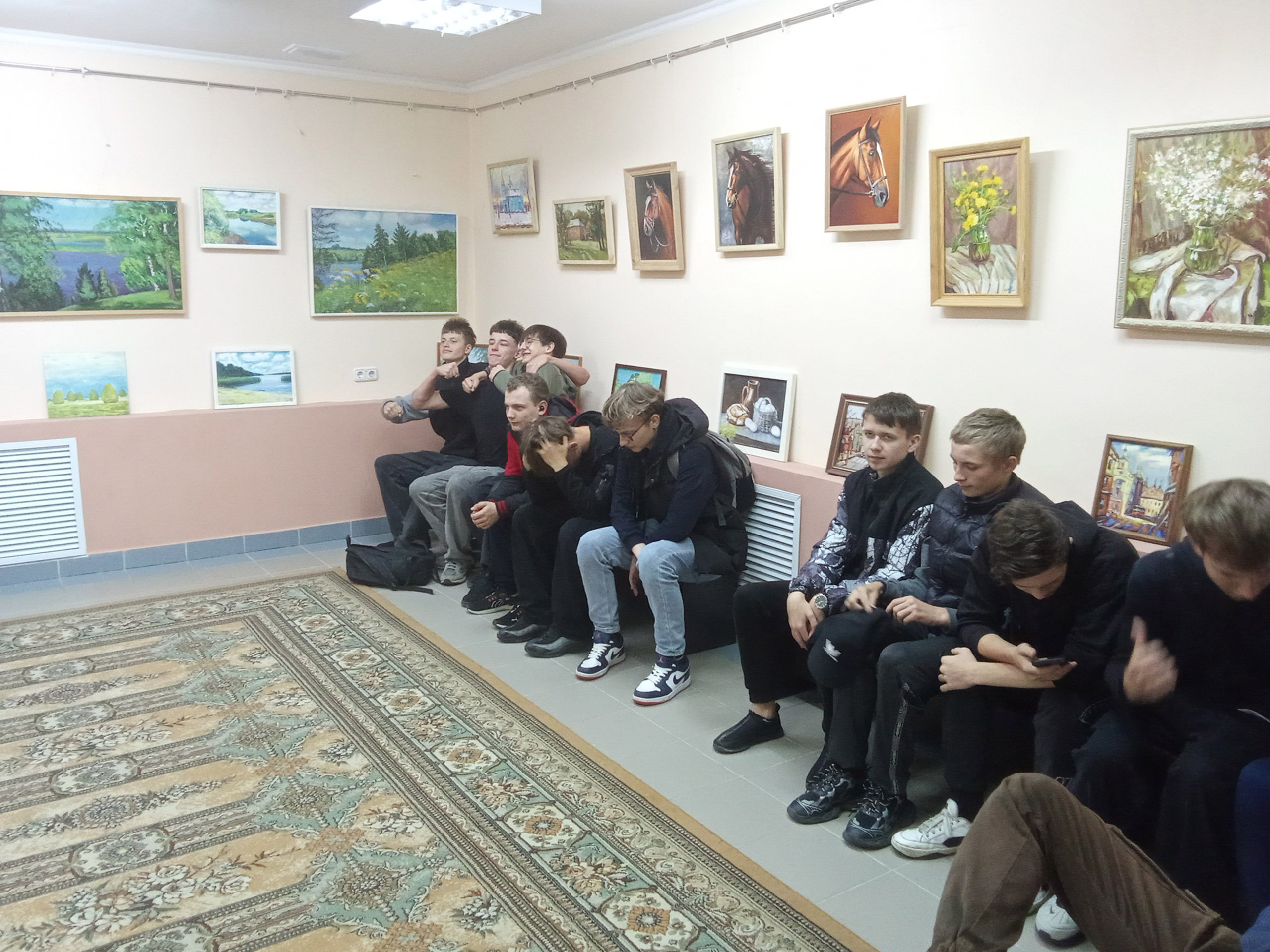 Посещение выставочного зала фото 2