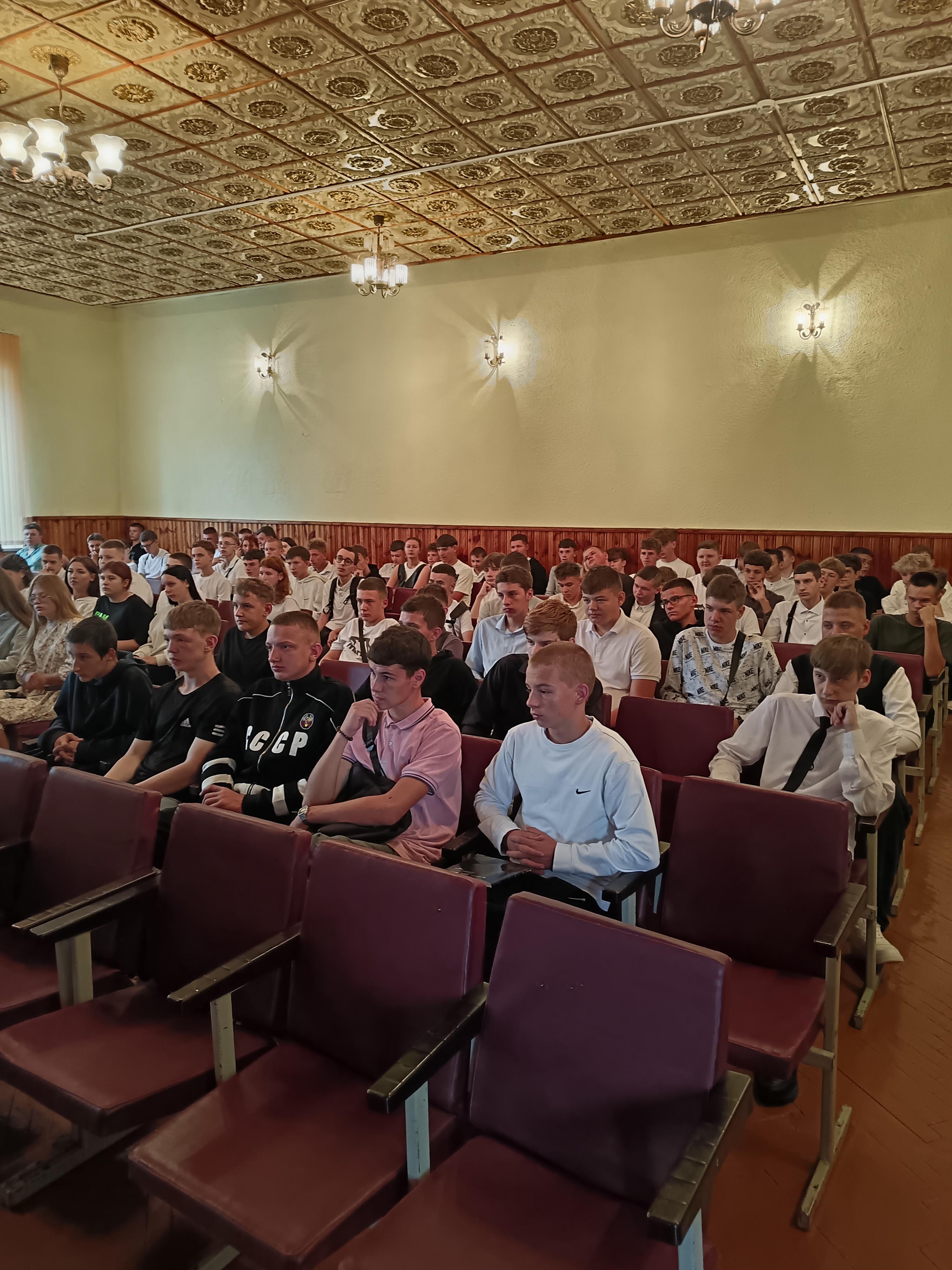 Урок знаний Эстафета поколений: сохраняя прошлое, создаём будущее фото 2