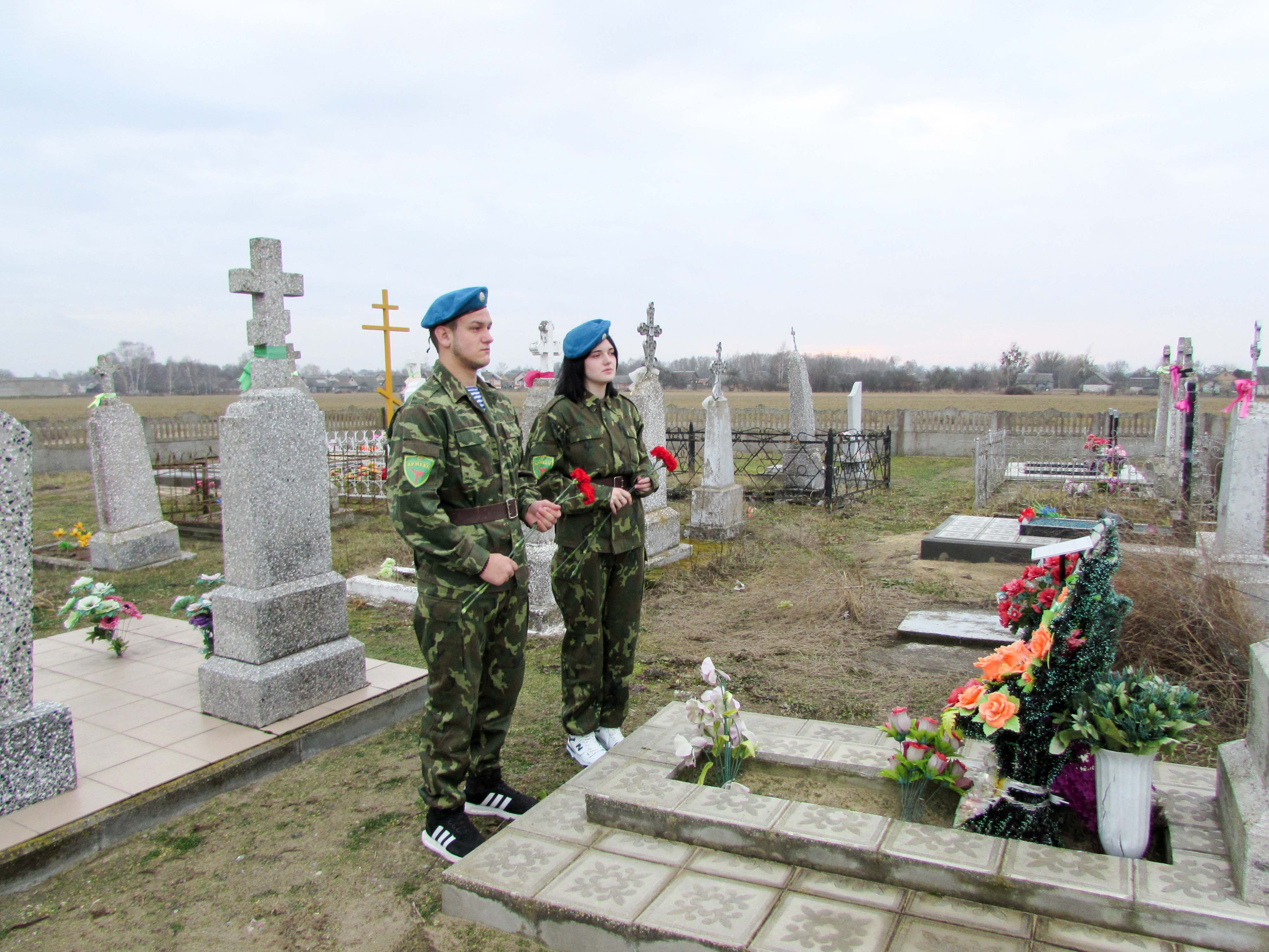 Возложение цветов фото 2