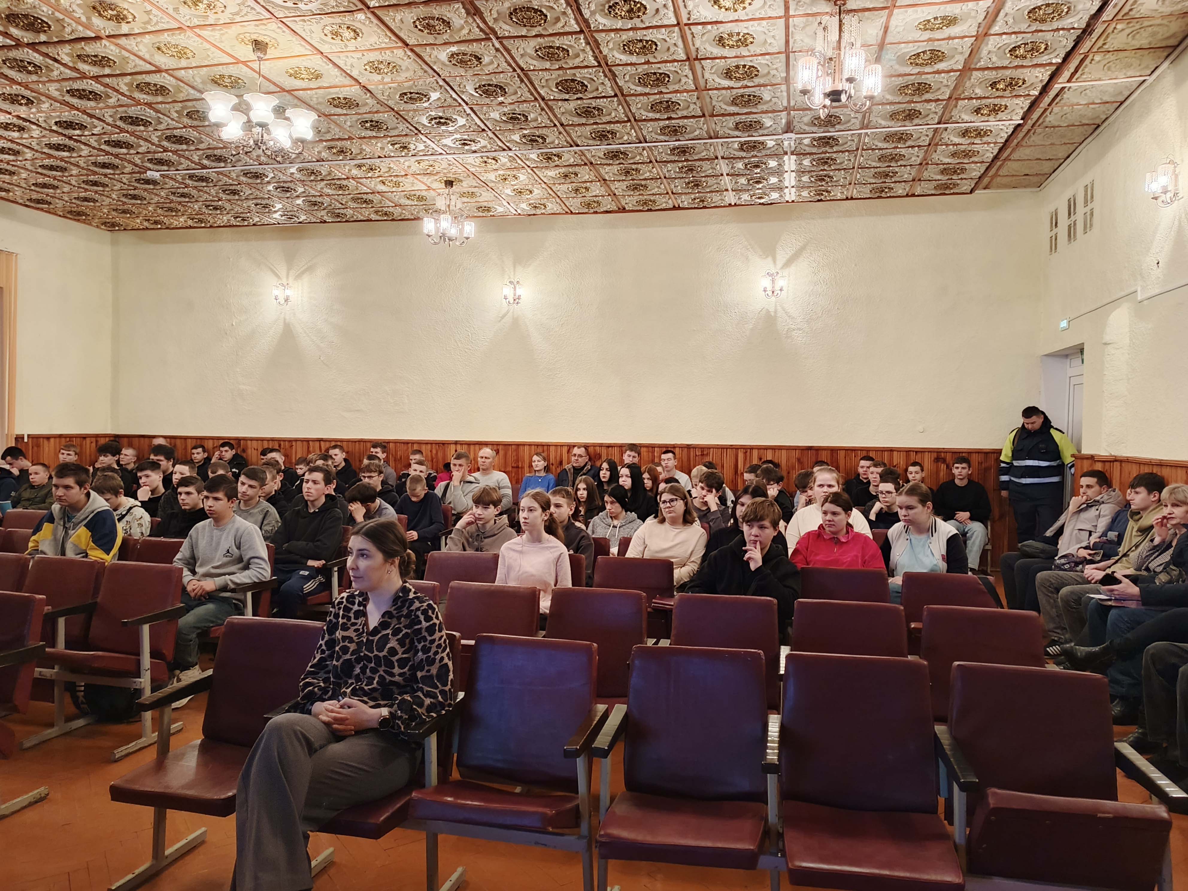 Встреча с представителями молодёжного парламента фото 3