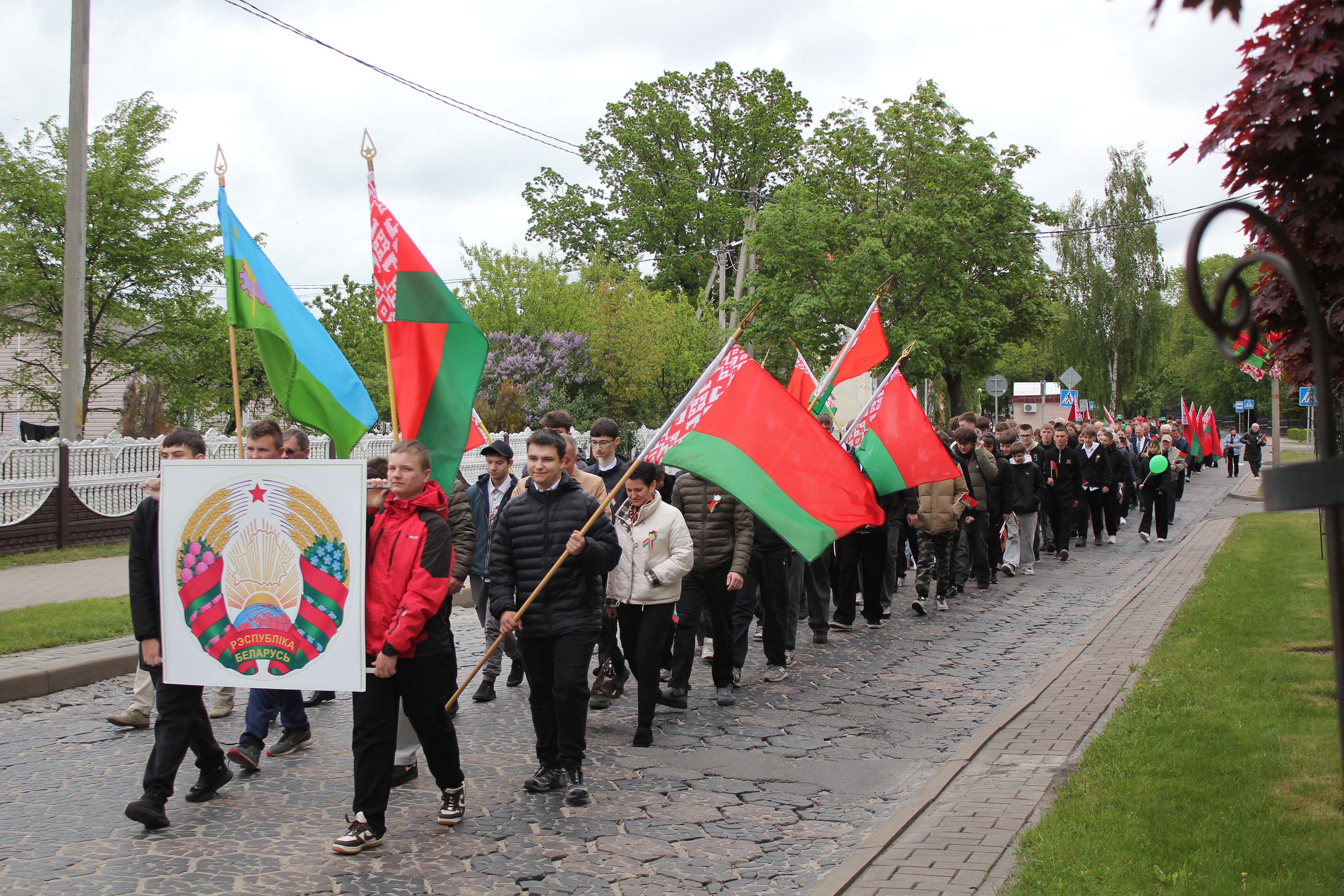 Городские мероприятия, посвящённые Дню Государственного Флага и Государственного Герба фото 4