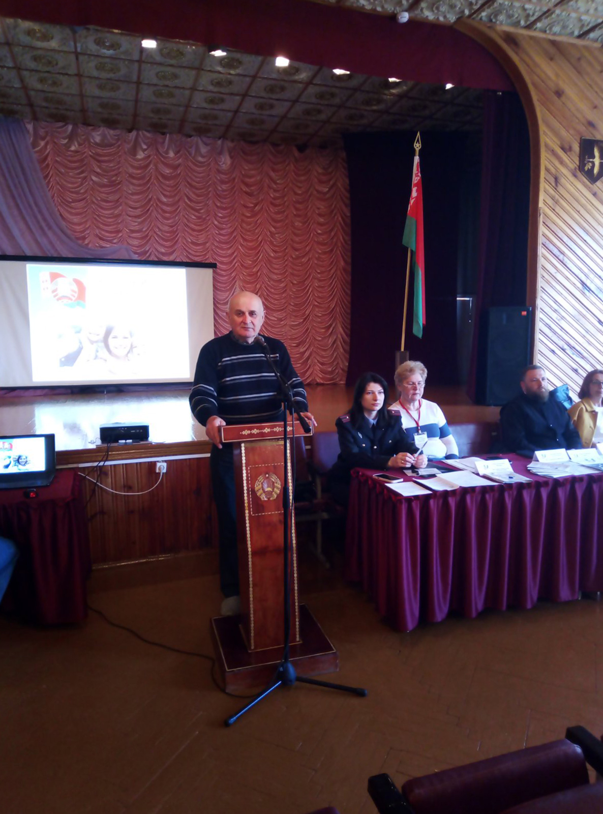 Круглый стол Семья - высочайшая ценность. Материнство и отцовство фото 2