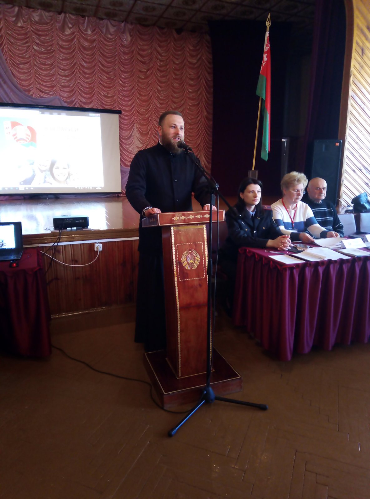 Круглый стол Семья - высочайшая ценность. Материнство и отцовство фото 3