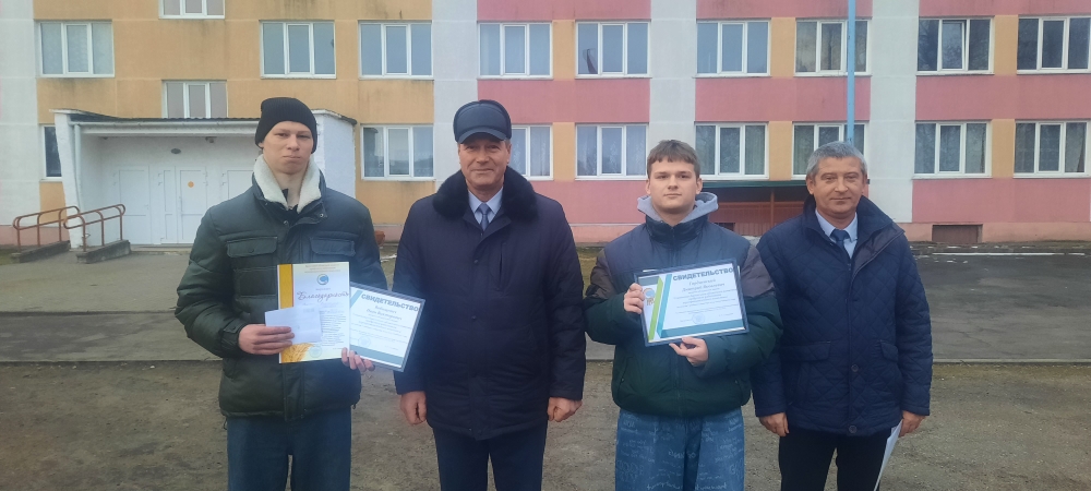 Линейка награждения победителей конкурса плакатов фото 12