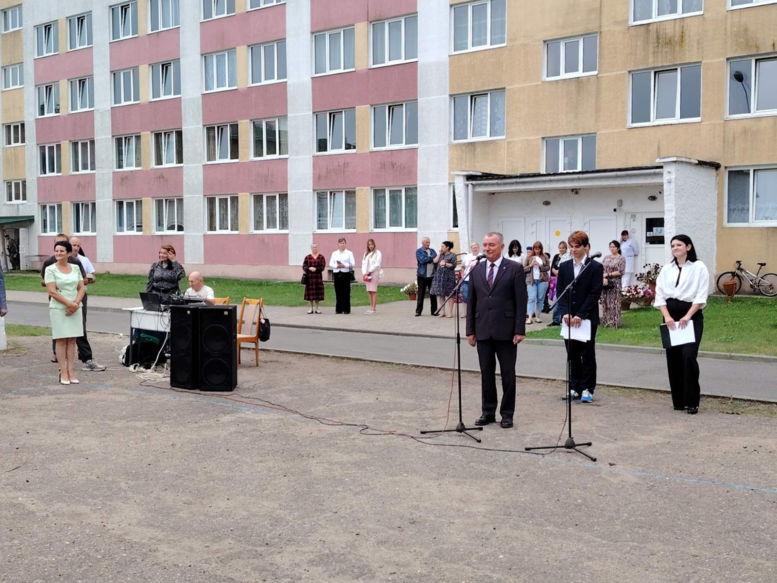 Торжественная линейка, посвящённая началу учебного года фото 1